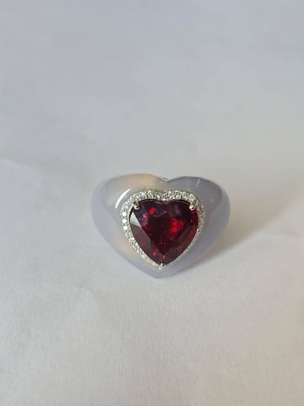 Bague cocktail en or blanc 18 carats, rubellite, calcédoine et diamants de 4,93 carats en vente 2