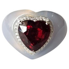 Cocktailring aus 18 Karat Weißgold, 4,93 Karat Rubellit, Chalcedon und Diamanten