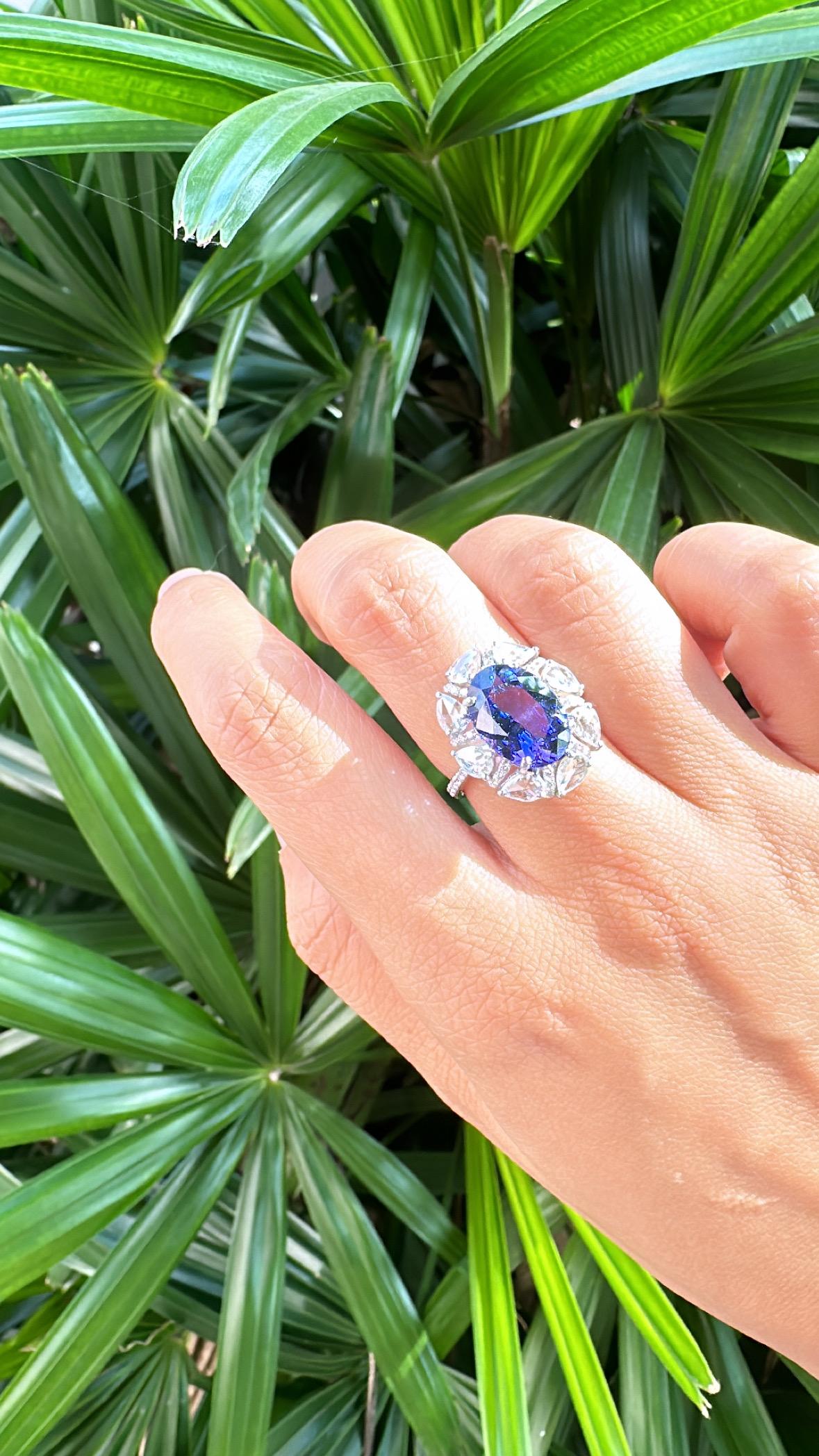 Set in 18K white Gold, 5.16 carats Tanzanite & Rose Cut Diamonds Engagement Ring For Sale 4