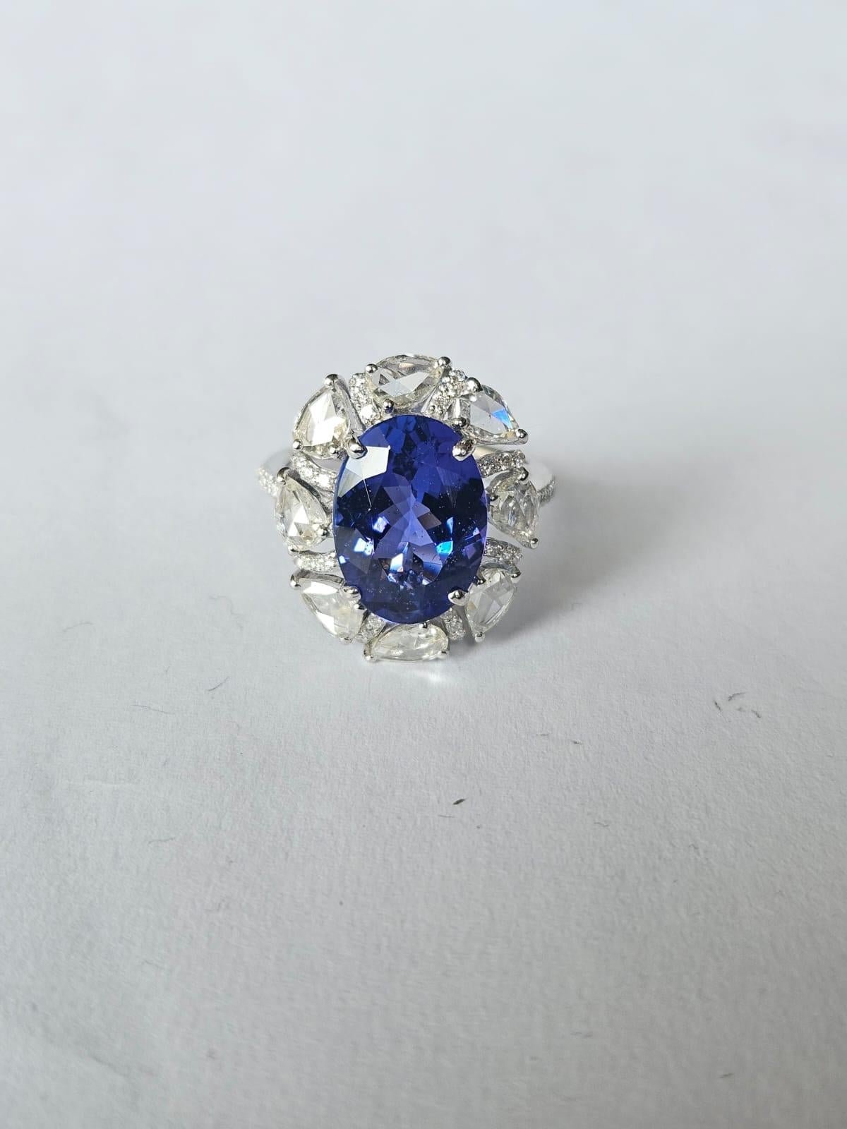 Set in 18K white Gold, 5.16 carats Tanzanite & Rose Cut Diamonds Engagement Ring In New Condition For Sale In Hong Kong, HK