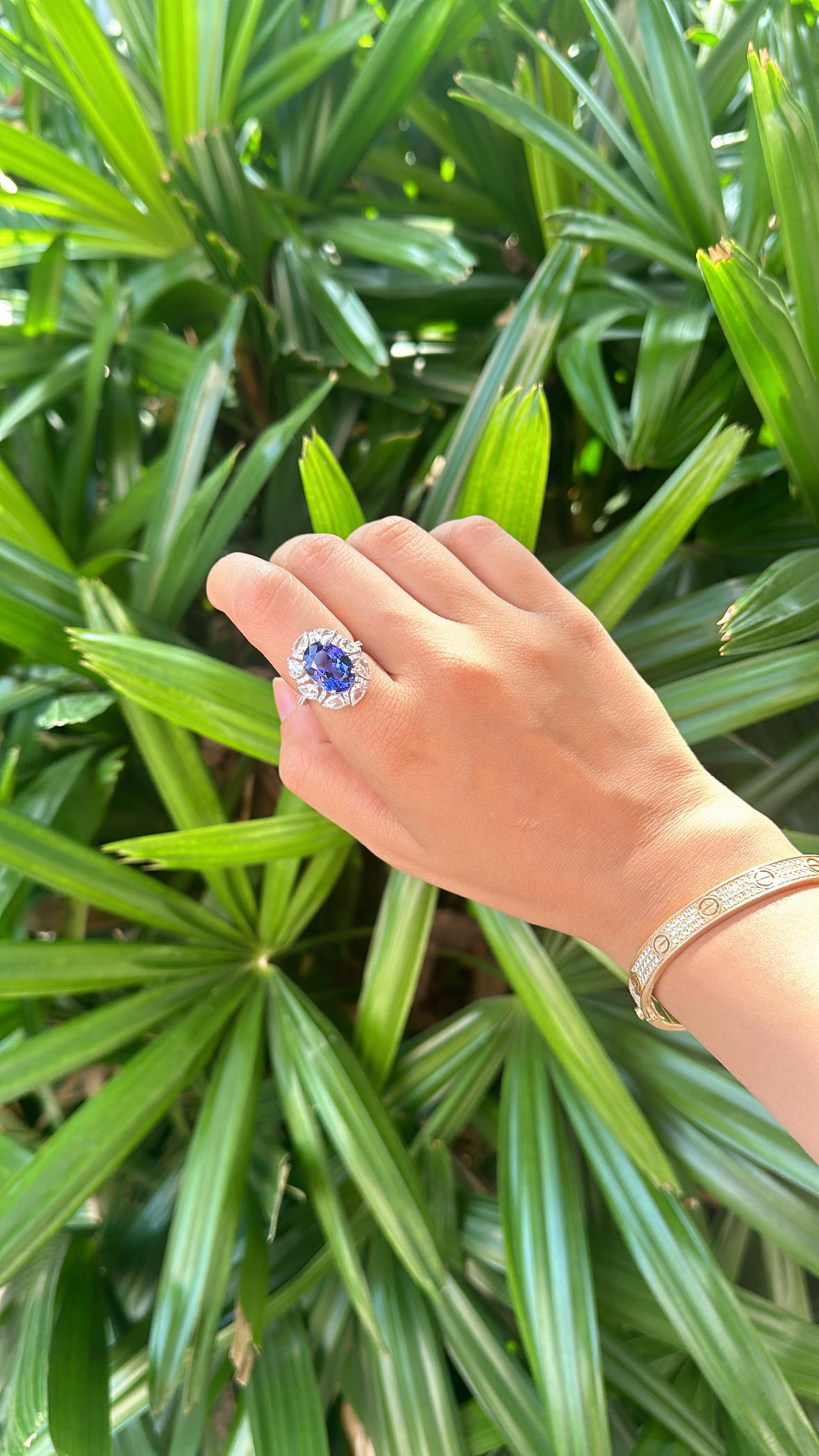 Women's or Men's Set in 18K white Gold, 5.16 carats Tanzanite & Rose Cut Diamonds Engagement Ring For Sale