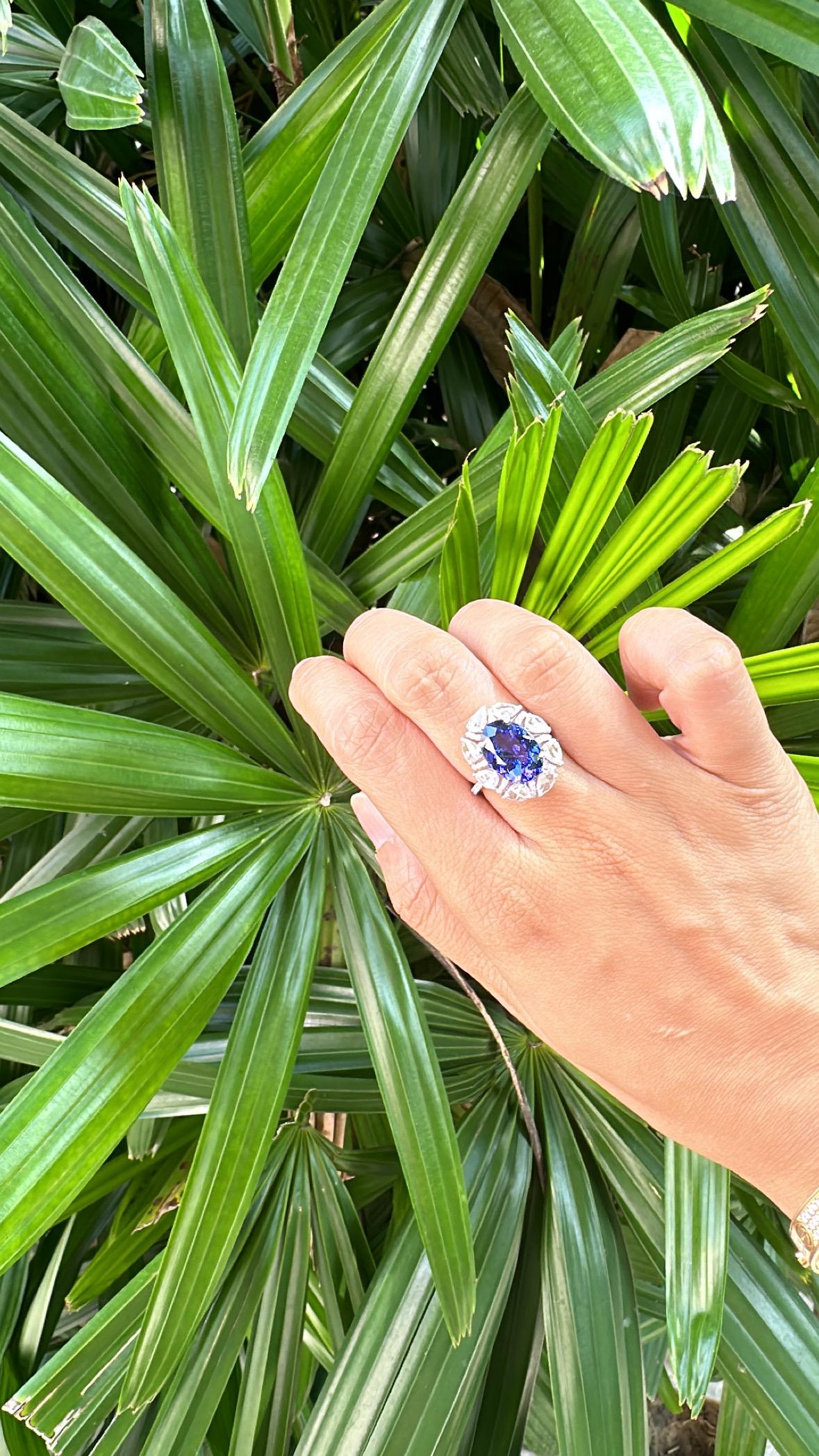 Set in 18K white Gold, 5.16 carats Tanzanite & Rose Cut Diamonds Engagement Ring For Sale 1