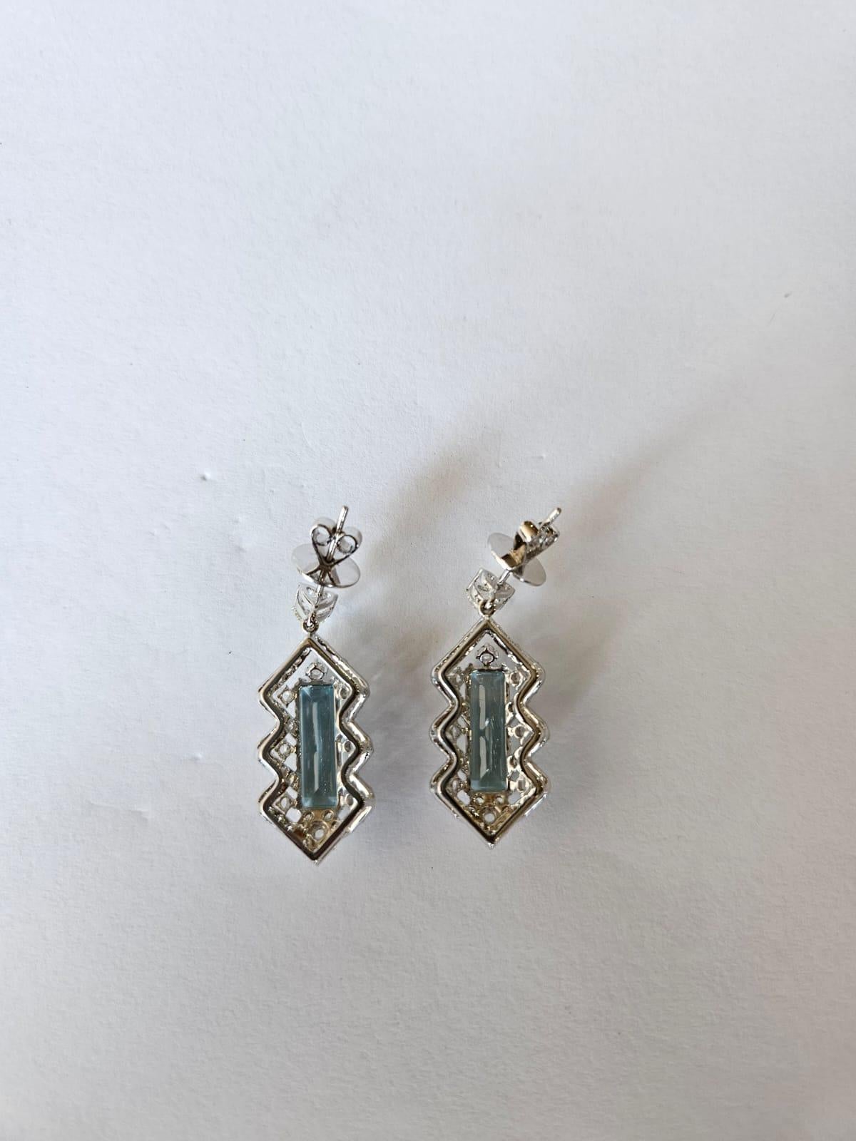 Orecchini pendenti in oro bianco 18 carati, 5,26 carati di acquamarine e diamanti a cuore in vendita 4