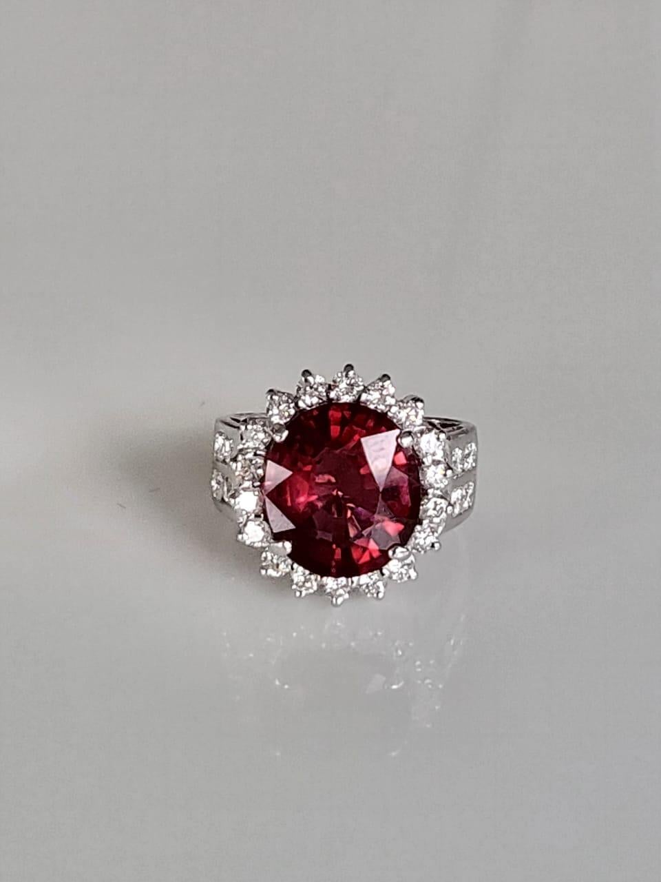 Set in 18K White Gold, 5.49 carats Rubellite & Diamonds Engagement Ring In New Condition In Hong Kong, HK