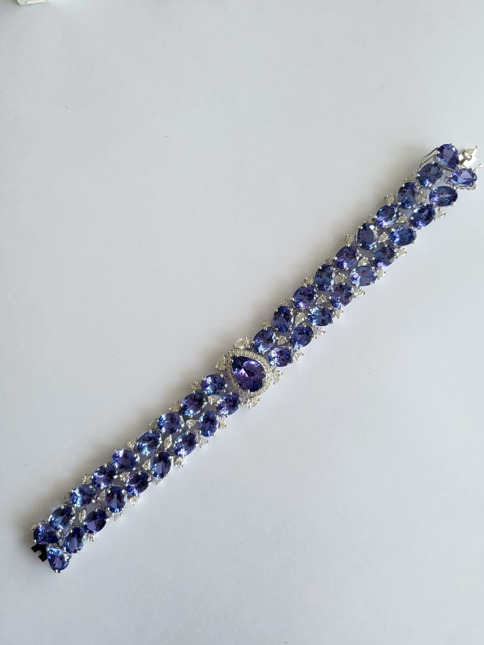 Set in 18k White Gold, 55.81 Carats, Natural Tanzanite & Diamonds Cuff Bracelet In New Condition In Hong Kong, HK