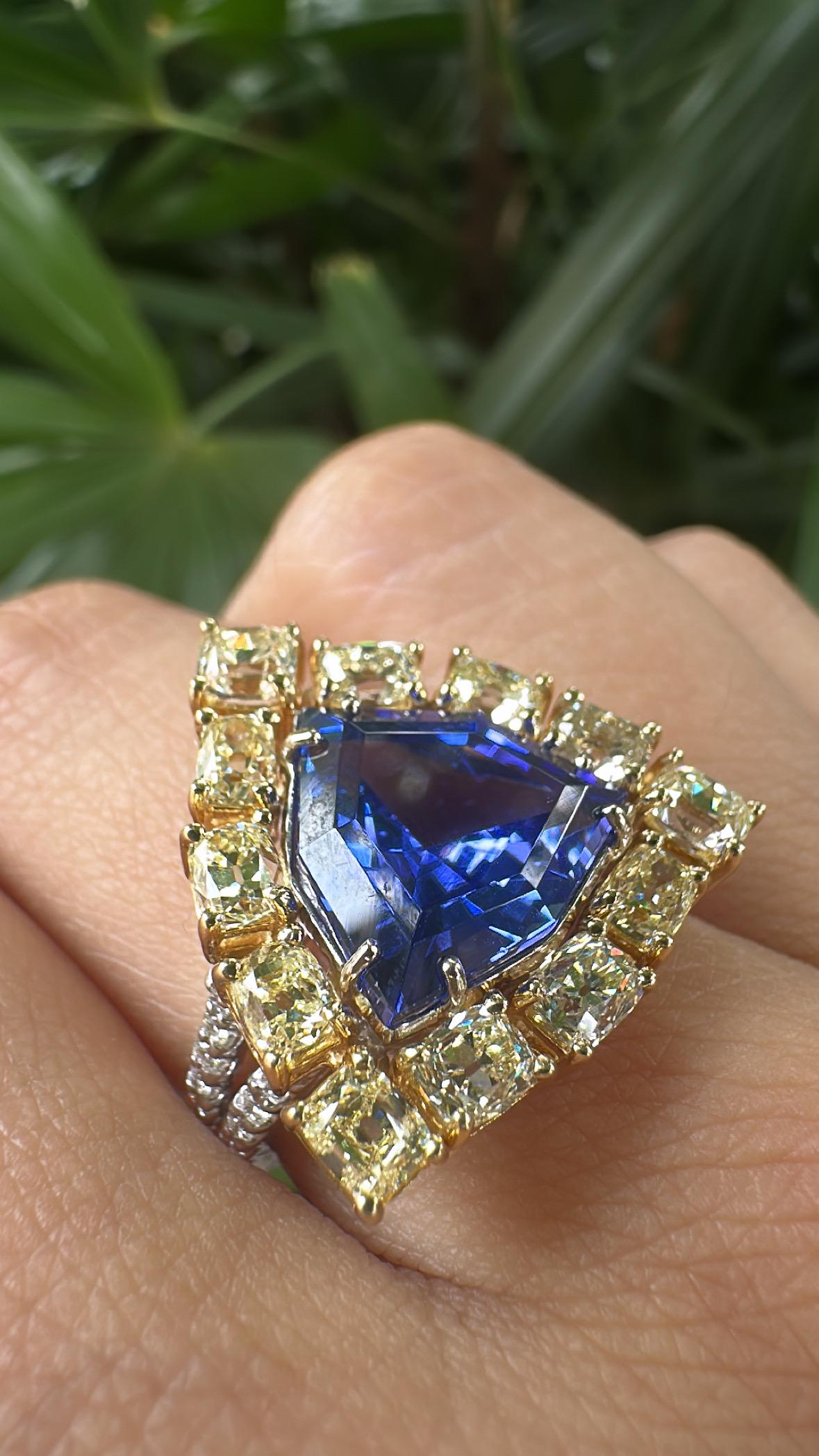Bague de fiançailles en or blanc 18 carats, 6,03 carats, Tanzanite et diamants jaunes en vente 4