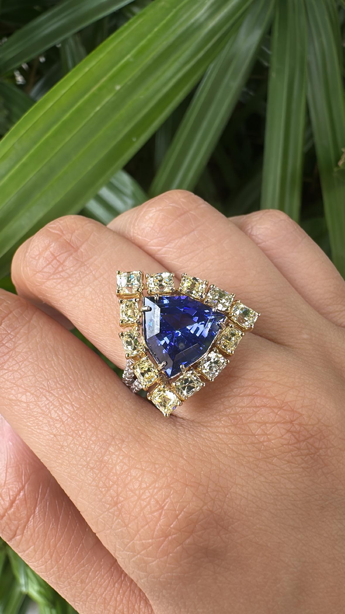 Bague de fiançailles en or blanc 18 carats, 6,03 carats, Tanzanite et diamants jaunes en vente 6