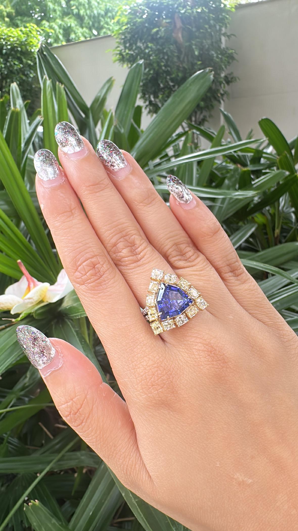Bague de fiançailles en or blanc 18 carats, 6,03 carats, Tanzanite et diamants jaunes en vente 7