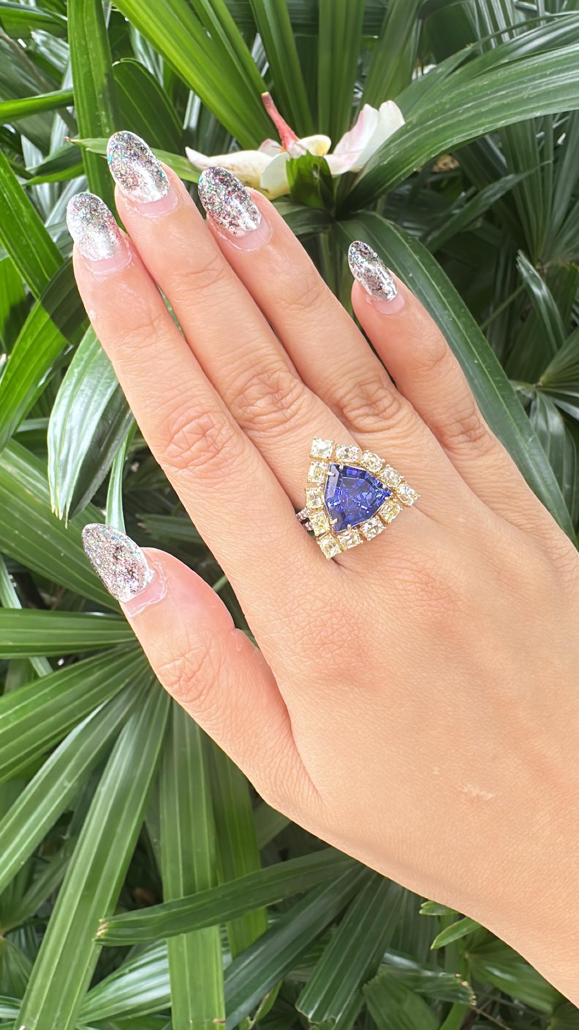 Bague de fiançailles en or blanc 18 carats, 6,03 carats, Tanzanite et diamants jaunes en vente 8