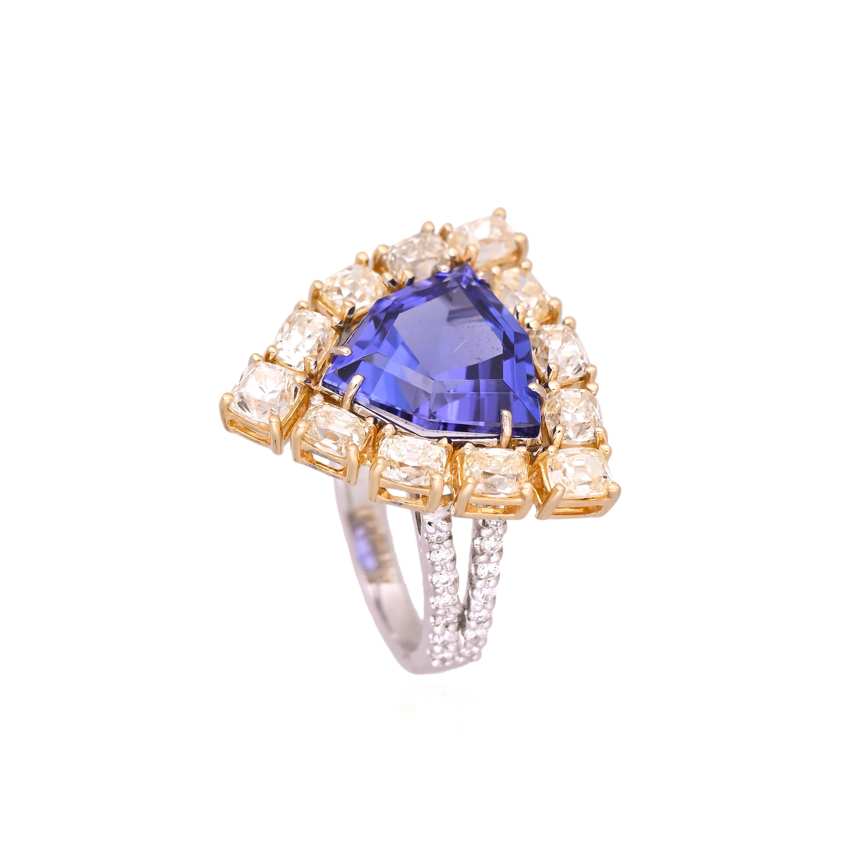 Moderne Bague de fiançailles en or blanc 18 carats, 6,03 carats, Tanzanite et diamants jaunes en vente