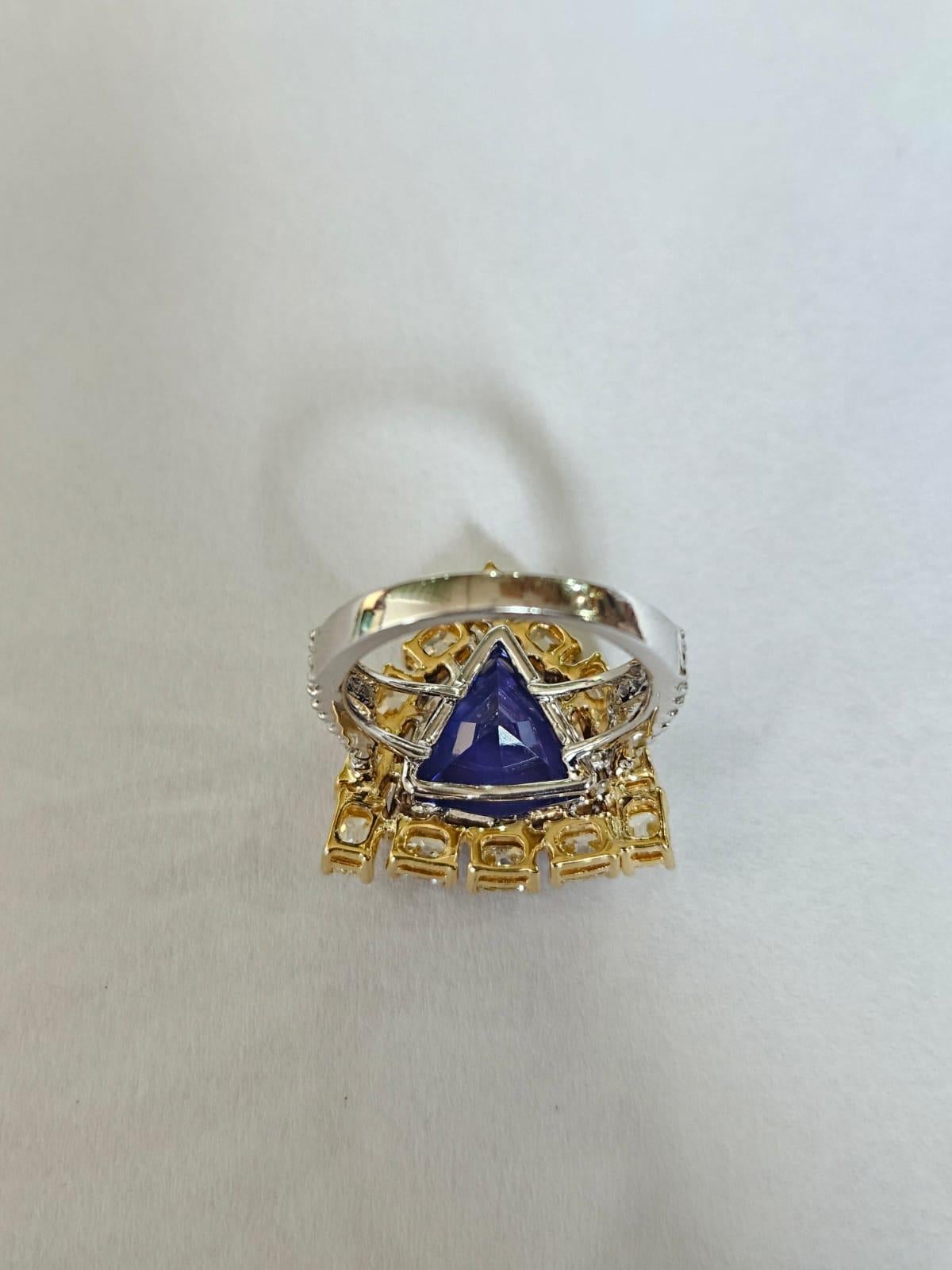 Bague de fiançailles en or blanc 18 carats, 6,03 carats, Tanzanite et diamants jaunes Neuf - En vente à Hong Kong, HK
