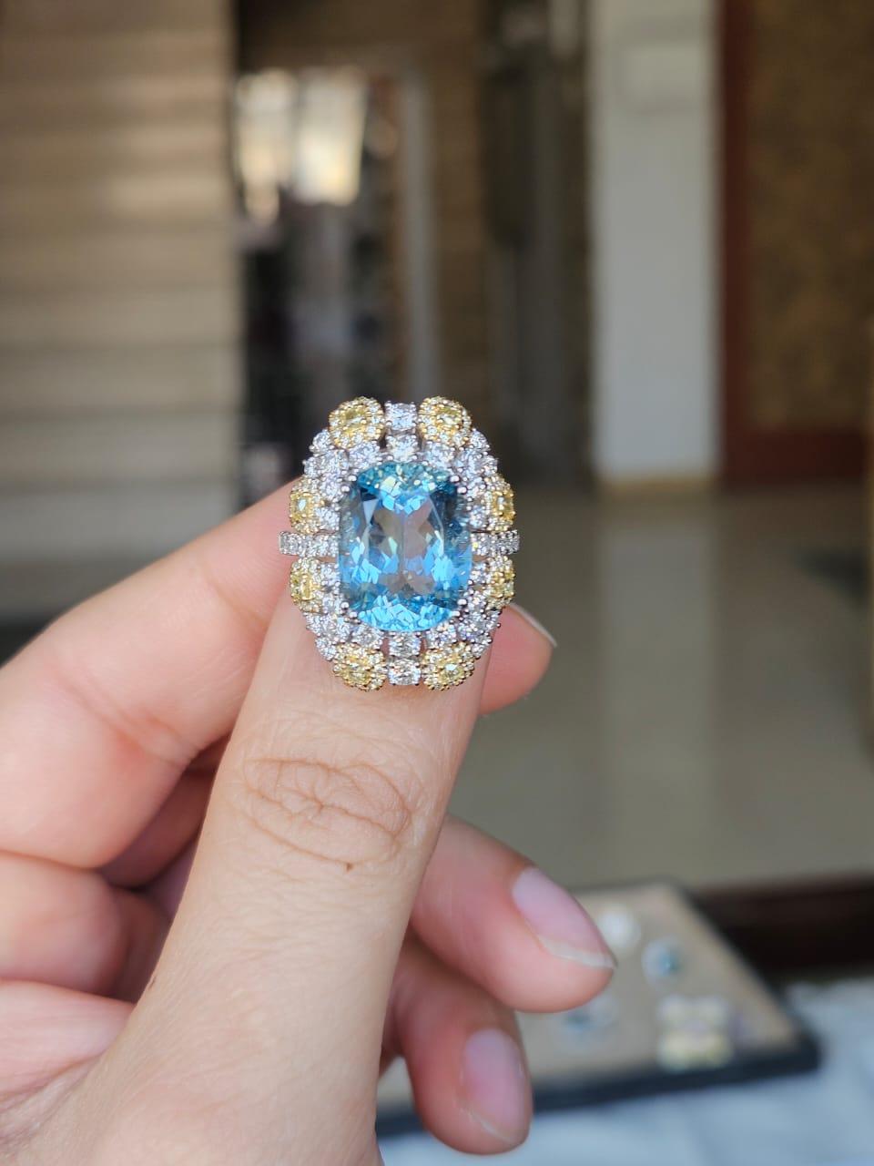 Anello di fidanzamento con acquamarina e diamanti gialli da 7,10 carati, in oro bianco 18 carati in vendita 5