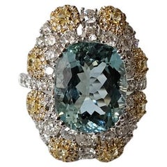 Set in 18K white Gold, 7.10 carats Aquamarine
Yellow Diamonds Engagement Ring