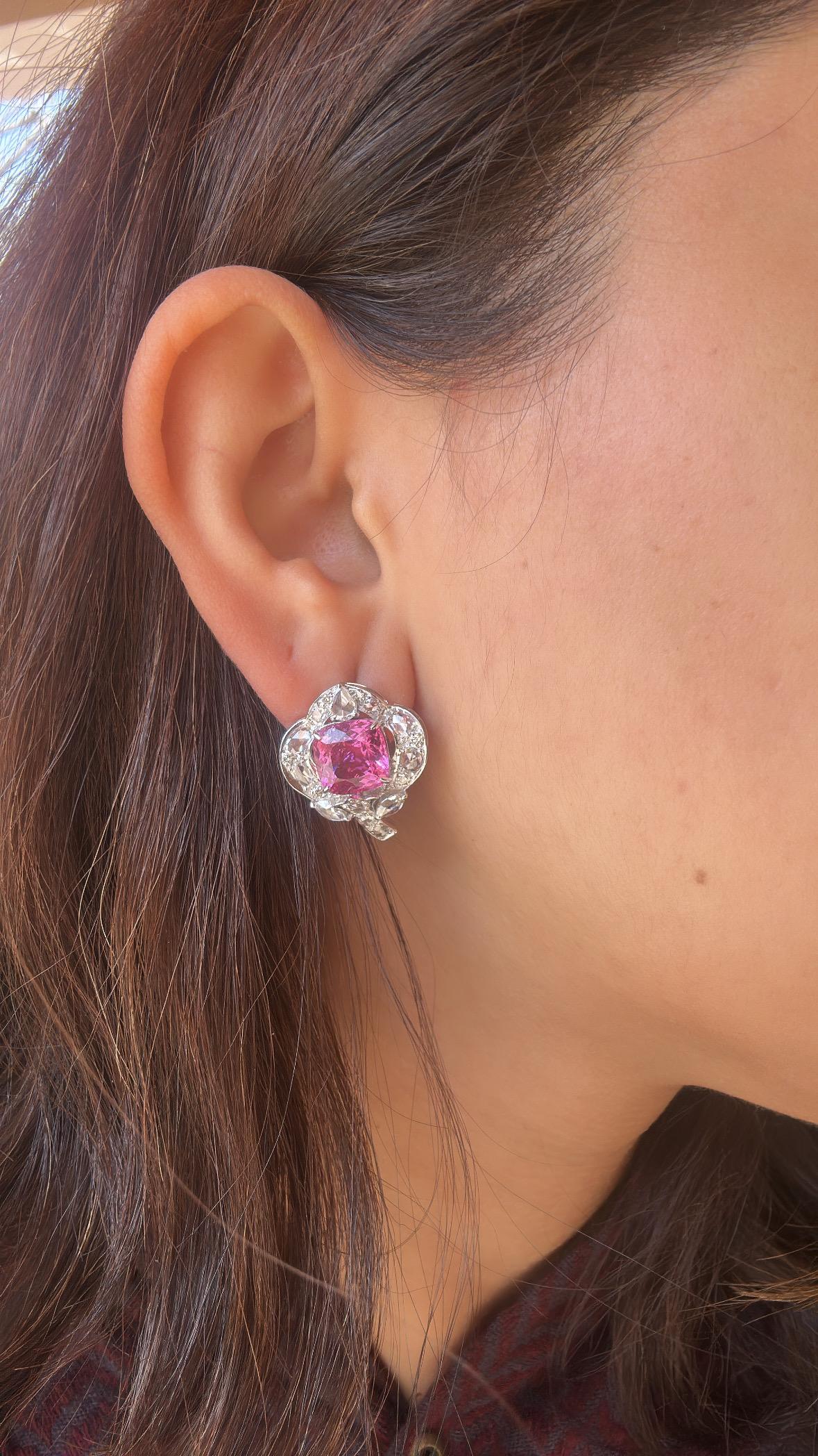 Clous d'oreilles en or blanc 18 carats, rubellite et diamants taille rose de 7,38 carats Neuf - En vente à Hong Kong, HK
