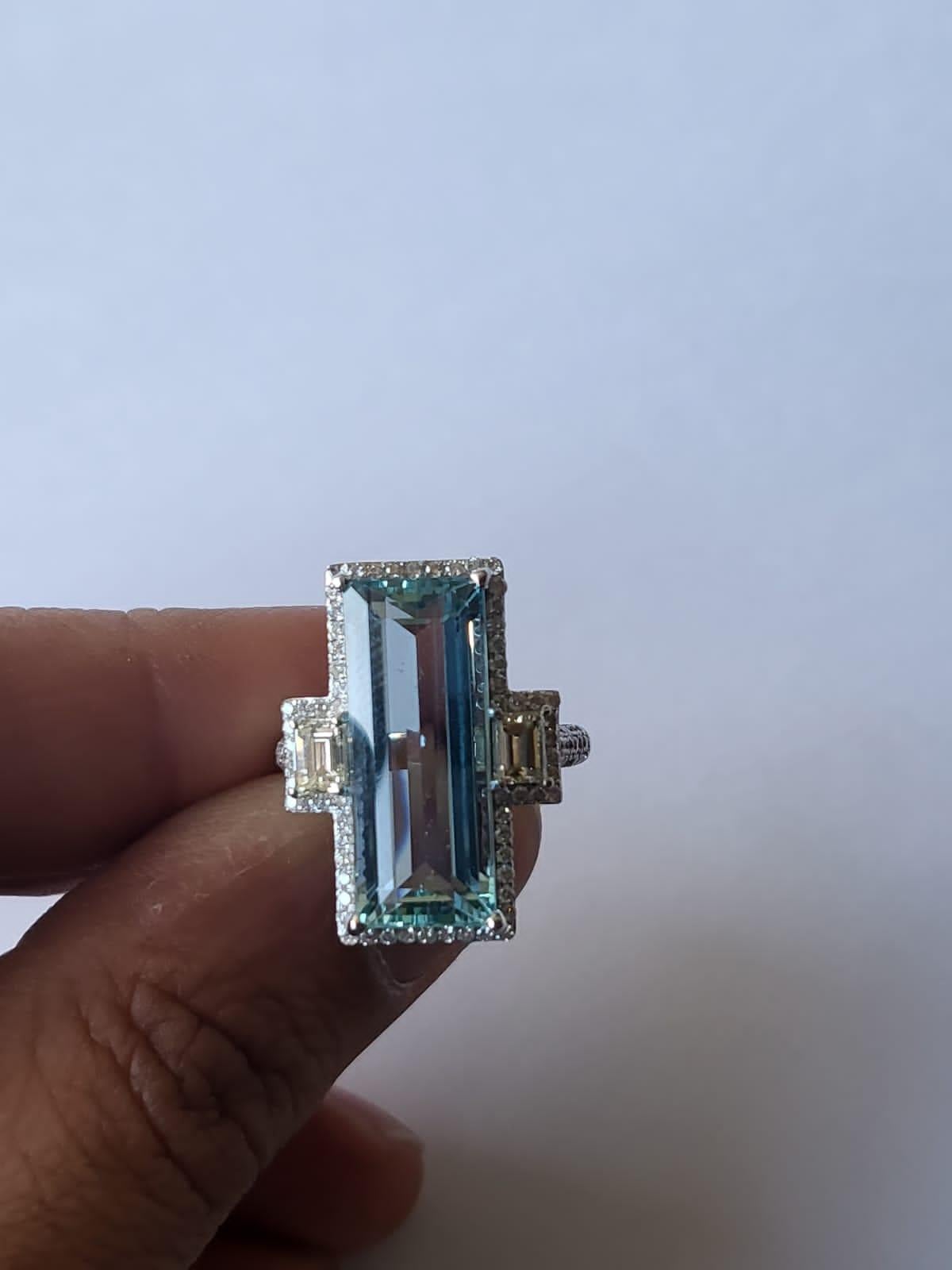 Modern Set in 18k White Gold, 7.43 Carats, Aquamarine & Diamonds Engagement Ring