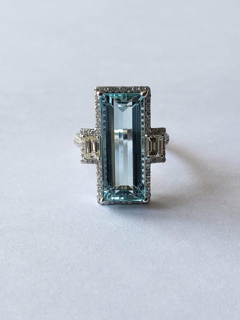 Set in 18k White Gold, 7.43 Carats, Aquamarine & Diamonds Engagement Ring In New Condition For Sale In Hong Kong, HK