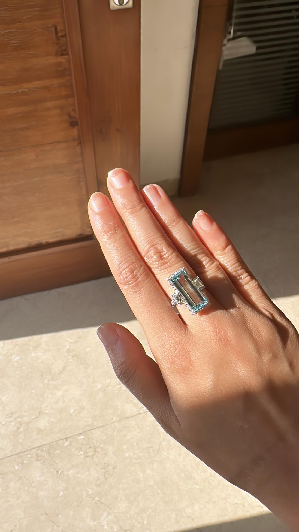 Women's or Men's Set in 18k White Gold, 7.43 Carats, Aquamarine & Diamonds Engagement Ring