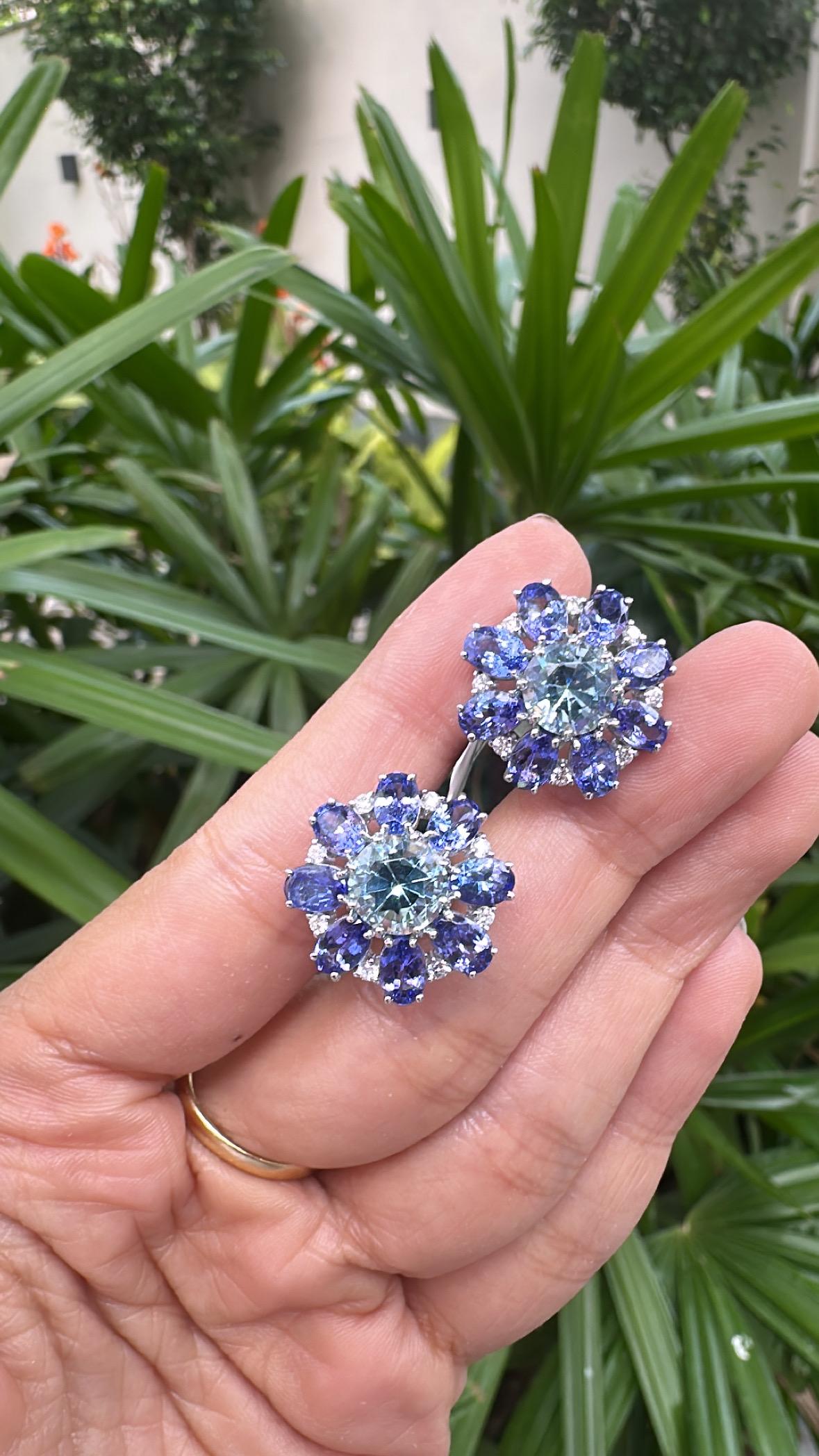 Boucles d'oreilles en or blanc 18 carats, 8.16 carats Tanzanite, Aigue-marine et Diamant en vente 4