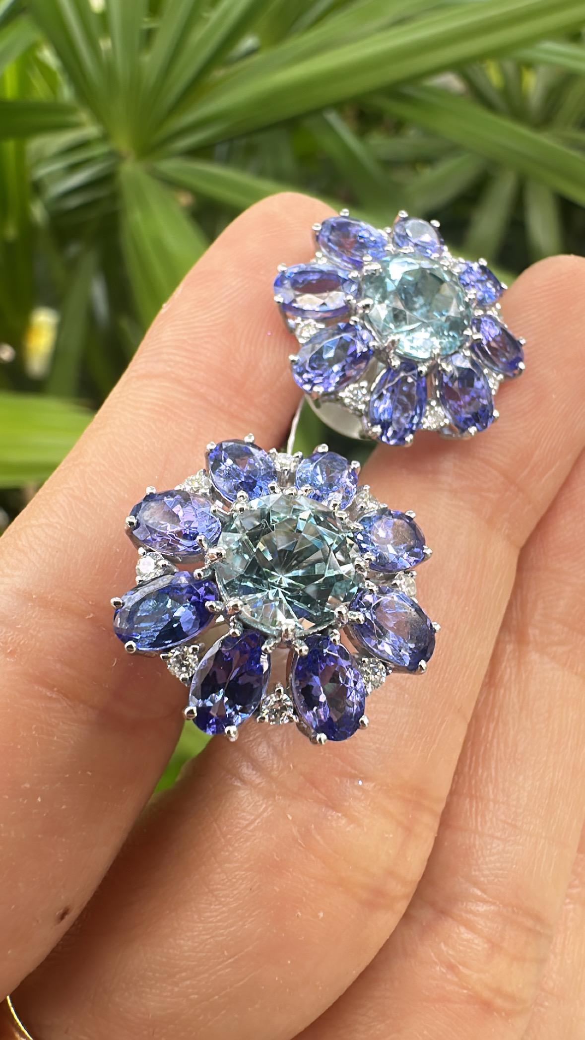 Boucles d'oreilles en or blanc 18 carats, 8.16 carats Tanzanite, Aigue-marine et Diamant en vente 5