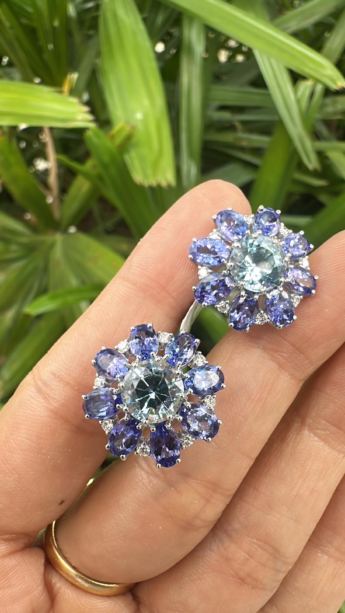 Boucles d'oreilles en or blanc 18 carats, 8.16 carats Tanzanite, Aigue-marine et Diamant en vente 6