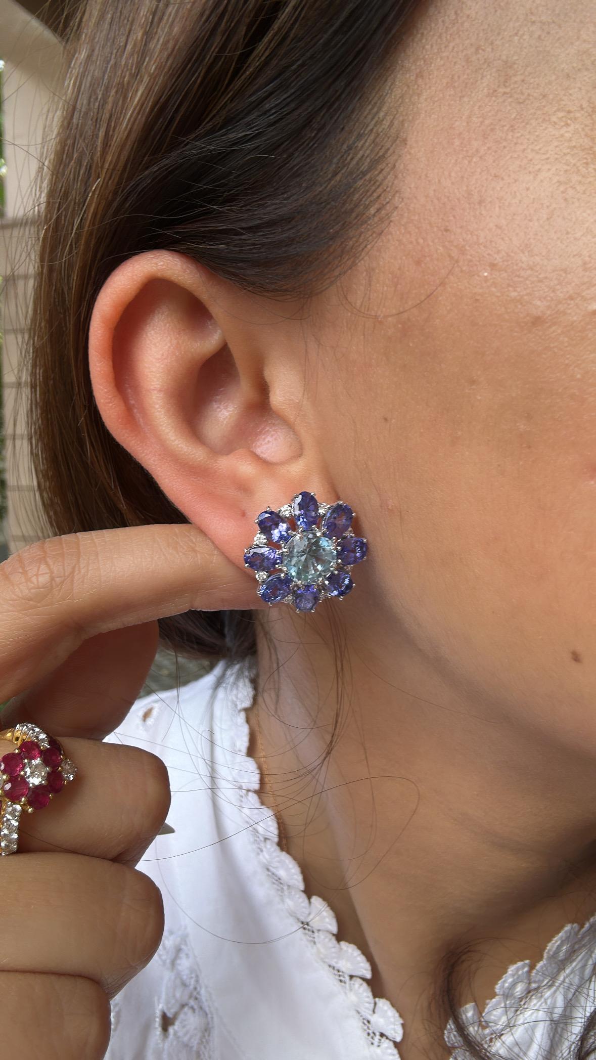 Boucles d'oreilles en or blanc 18 carats, 8.16 carats Tanzanite, Aigue-marine et Diamant en vente 3