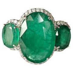 Set in 18K white Gold, 9.13 carats,  Zambian Emerald & Diamonds Engagement Ring