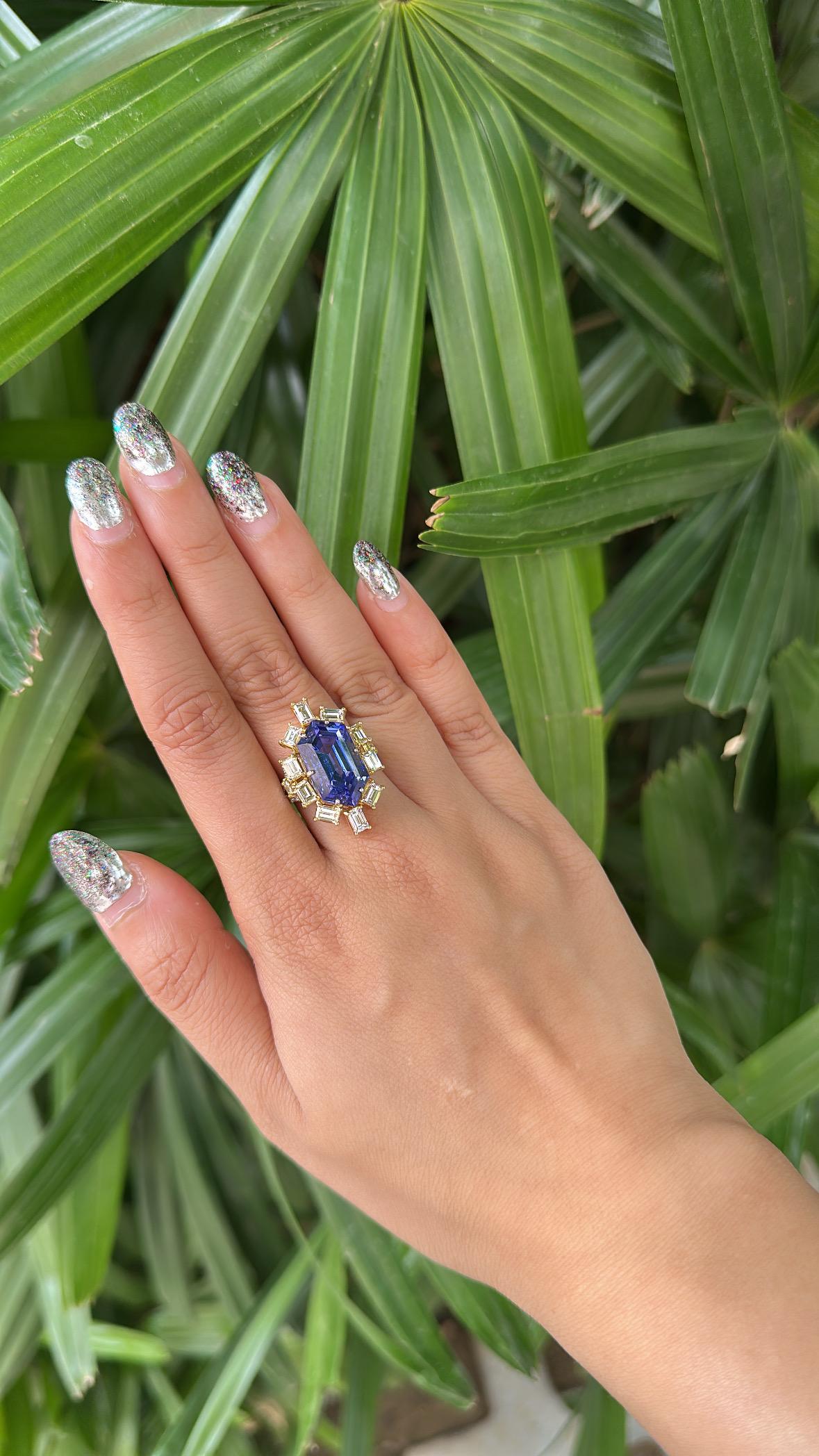 Bague de fiançailles en or blanc 18 carats, 9,33 carats, Tanzanite et diamants jaunes en vente 4