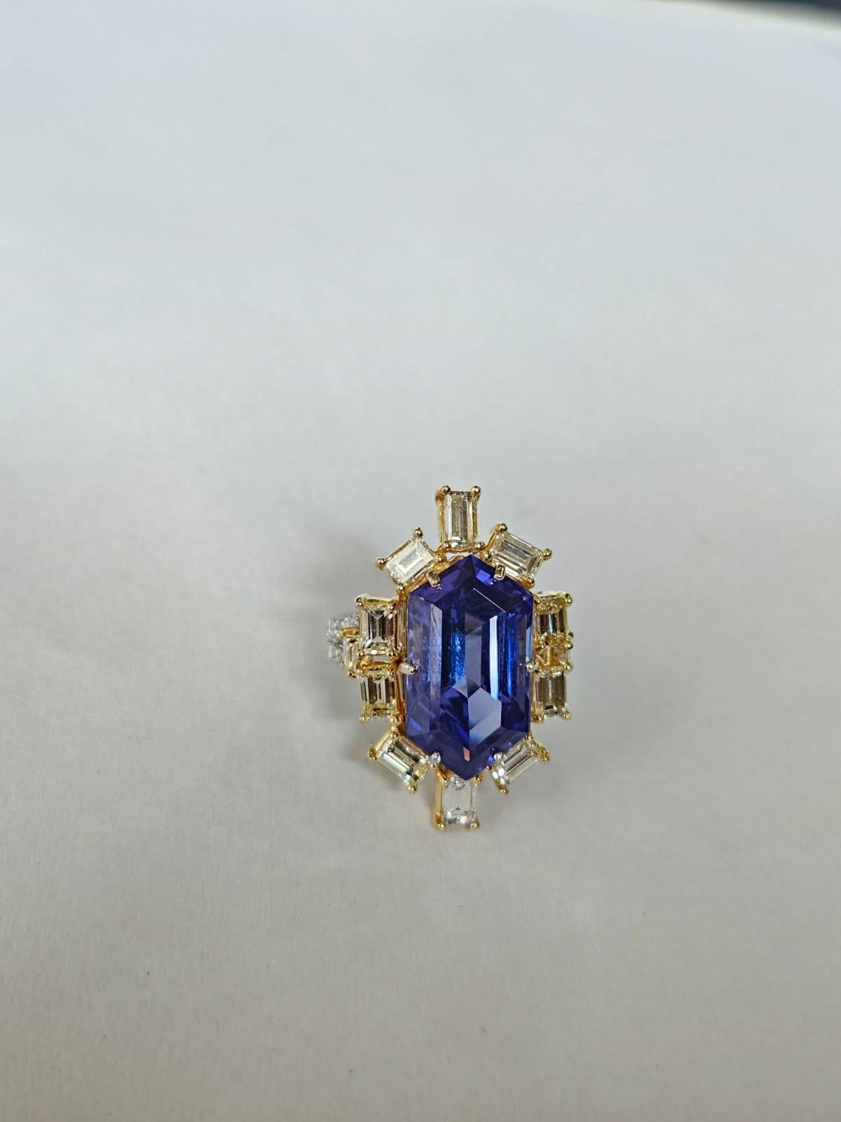 Bague de fiançailles en or blanc 18 carats, 9,33 carats, Tanzanite et diamants jaunes en vente 1