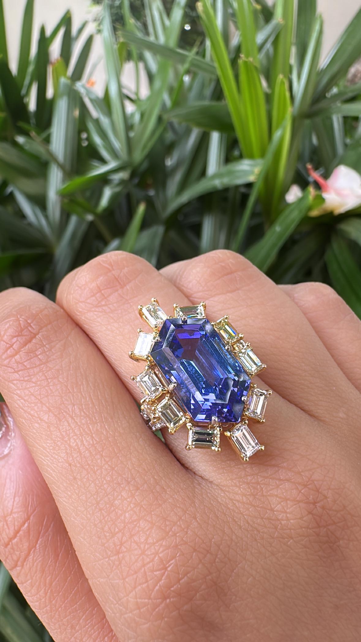 Bague de fiançailles en or blanc 18 carats, 9,33 carats, Tanzanite et diamants jaunes en vente 3
