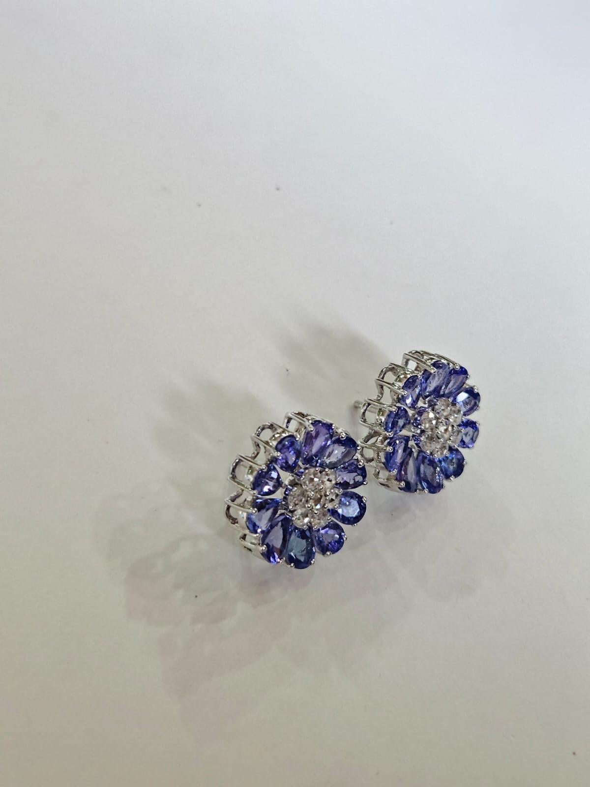 Taille rose Boucles d'oreilles en or blanc 18 carats, 9,50 carats, Tanzanites et diamants taillés en rose en vente