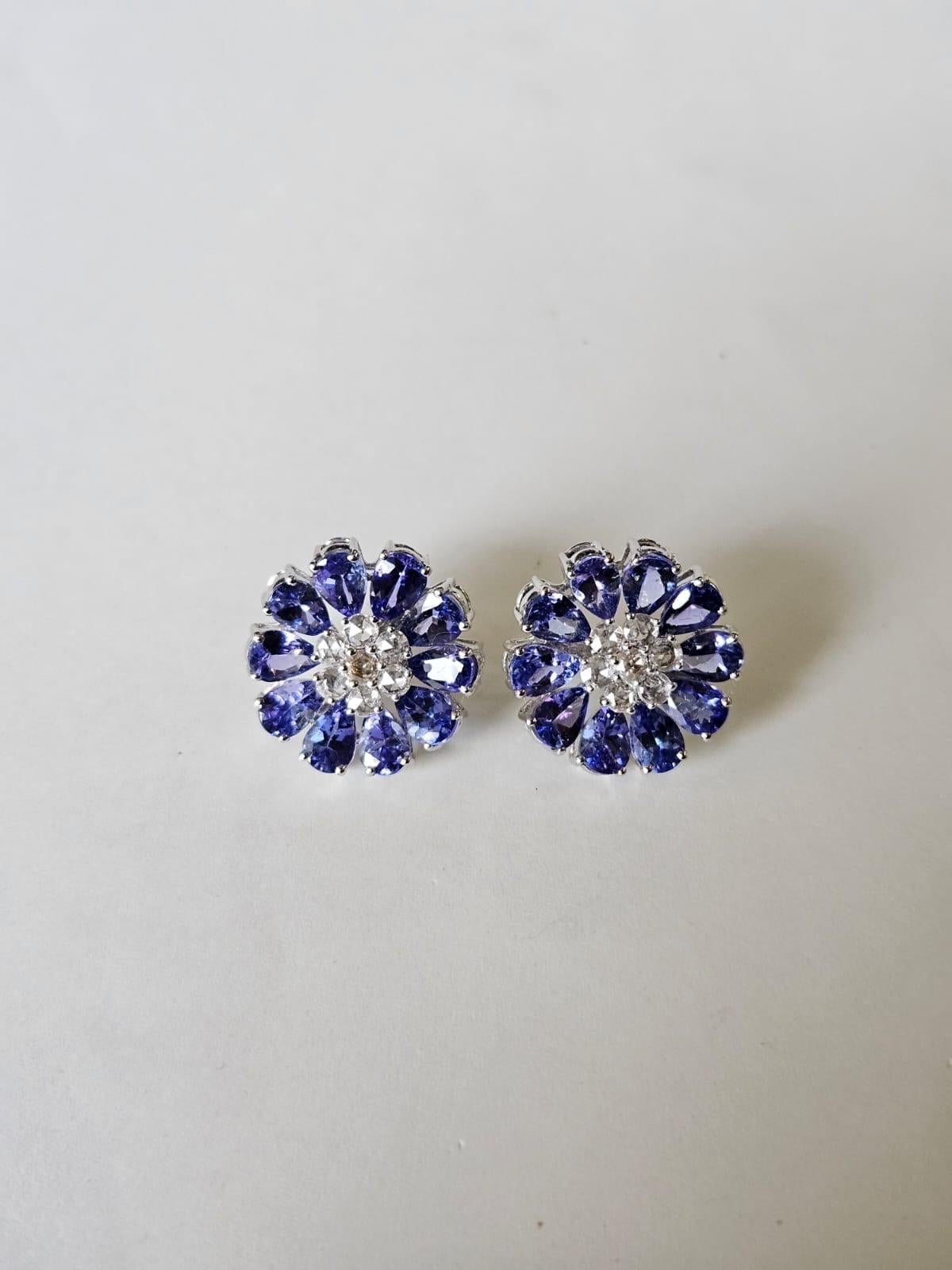 Boucles d'oreilles en or blanc 18 carats, 9,50 carats, Tanzanites et diamants taillés en rose Neuf - En vente à Hong Kong, HK