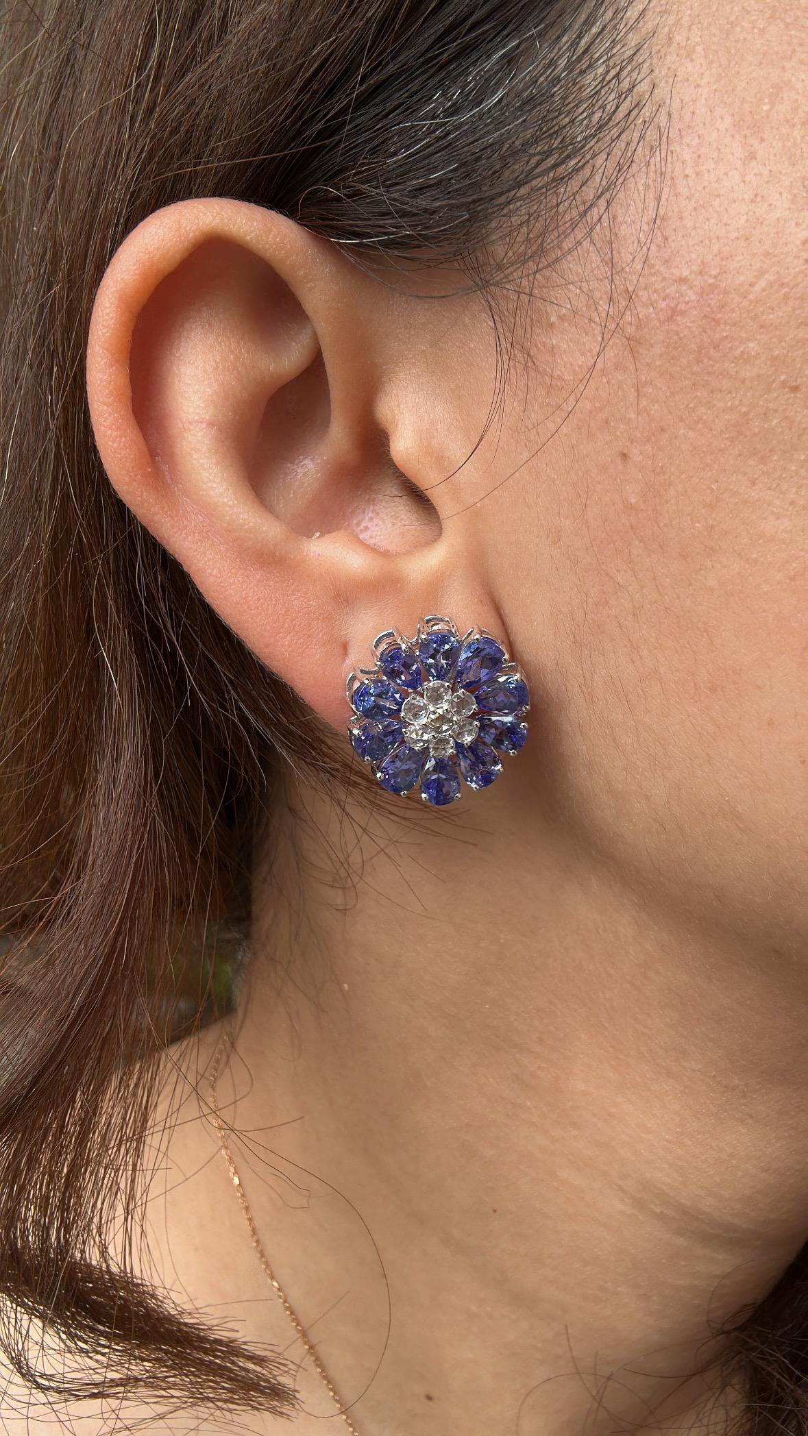 Boucles d'oreilles en or blanc 18 carats, 9,50 carats, Tanzanites et diamants taillés en rose Unisexe en vente