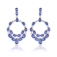 Boucles d'oreilles pendantes en or blanc 18 carats, 9,90 carats, saphirs bleus et diamants