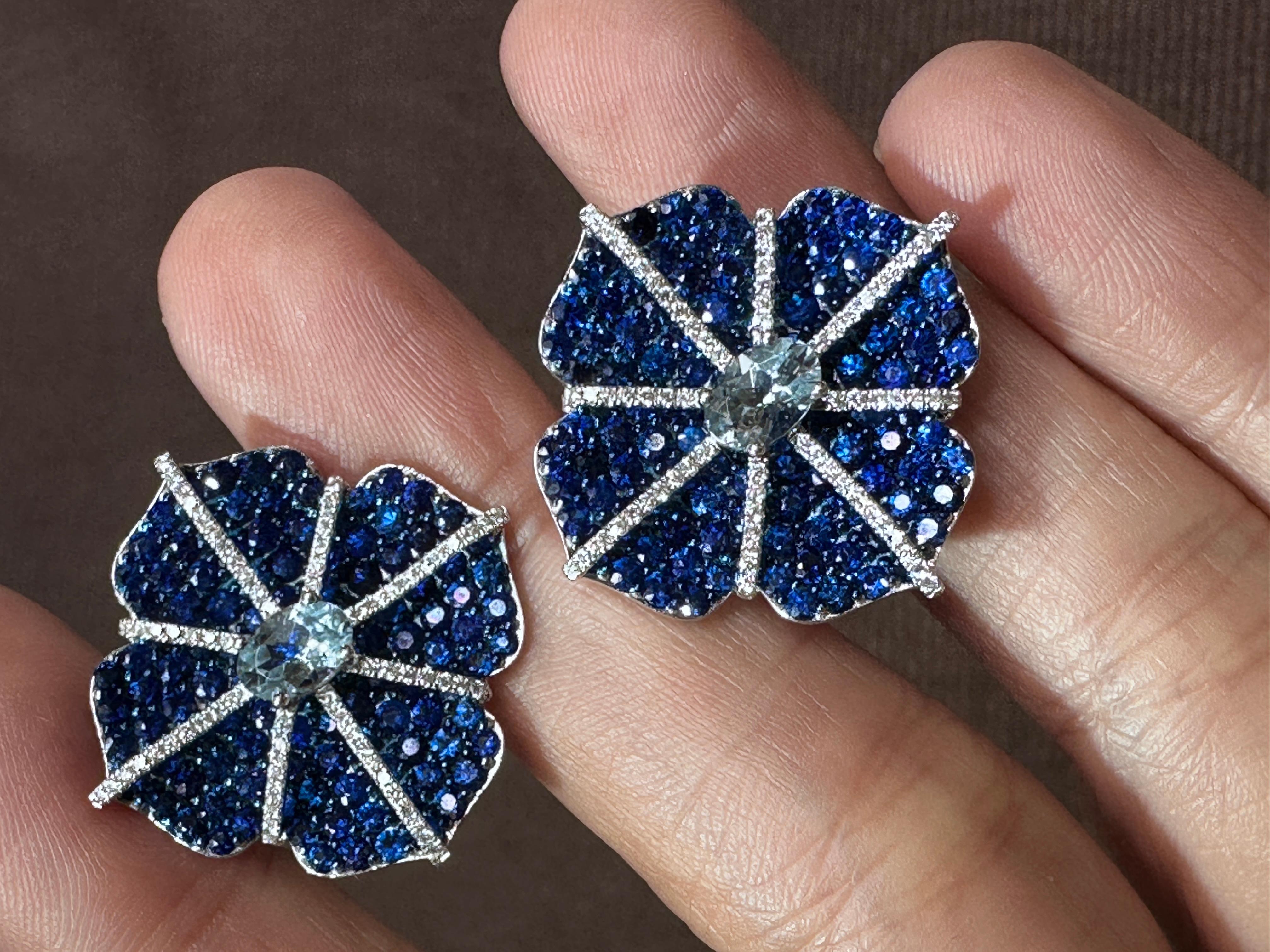 da uomo o donna Orecchini con acquamarina, zaffiri blu e diamanti, incastonati in oro bianco 18K in vendita