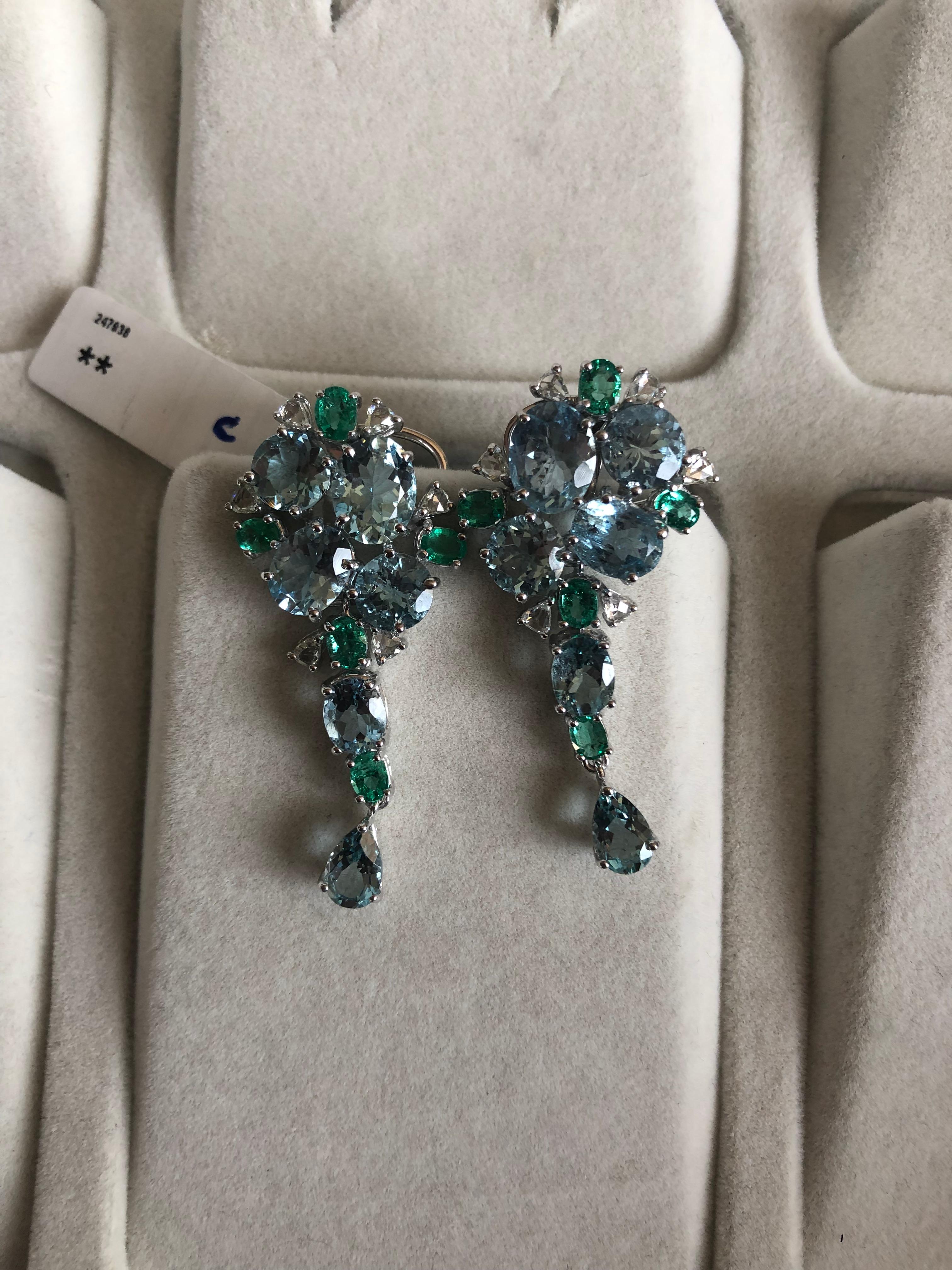 Set in 18K white gold, Aquamarine, Emerald and Rose Cut Diamond Dangle Earrings In New Condition In Hong Kong, HK