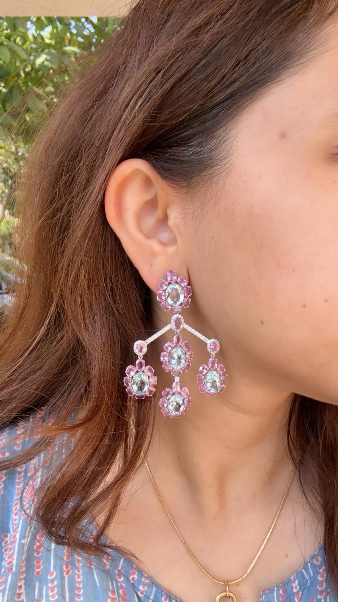 Boucles d'oreilles chandelier en or blanc 18 carats, aigue-marine, saphir rose et diamants en vente 4