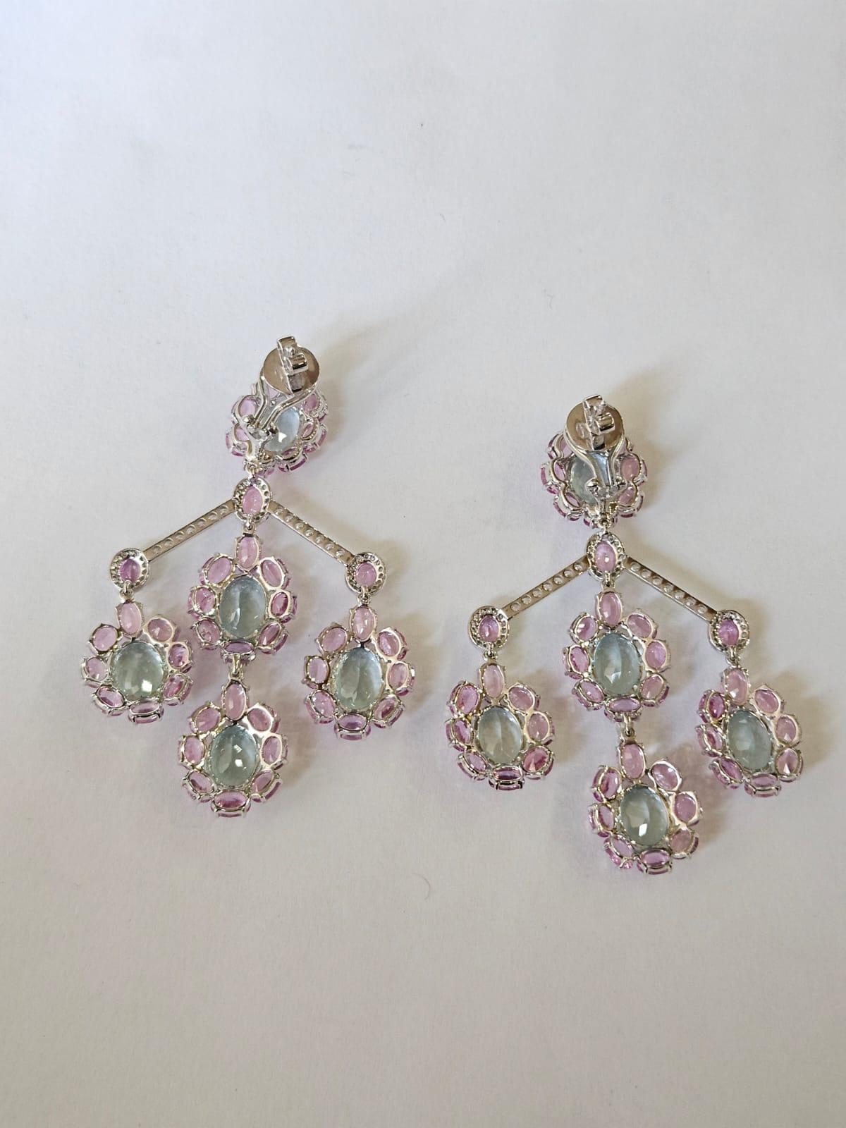 Moderne Boucles d'oreilles chandelier en or blanc 18 carats, aigue-marine, saphir rose et diamants en vente