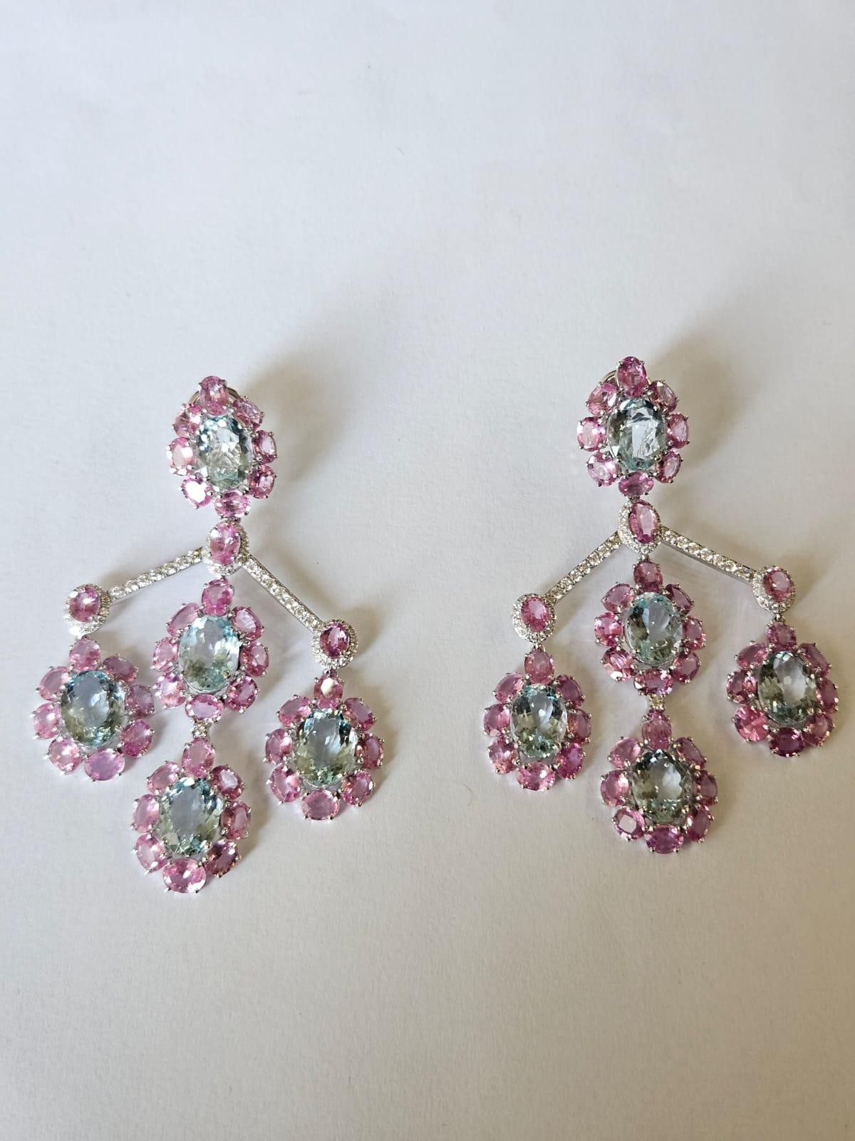 Boucles d'oreilles chandelier en or blanc 18 carats, aigue-marine, saphir rose et diamants Neuf - En vente à Hong Kong, HK