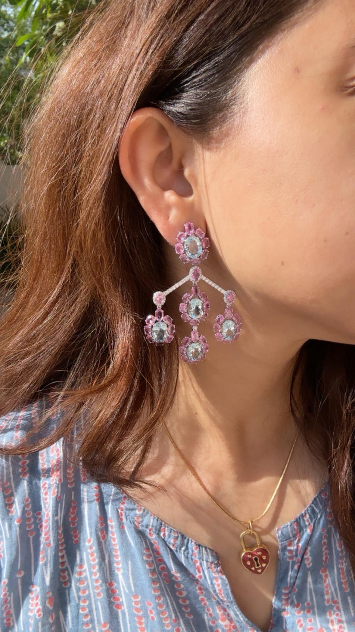 Boucles d'oreilles chandelier en or blanc 18 carats, aigue-marine, saphir rose et diamants en vente 3