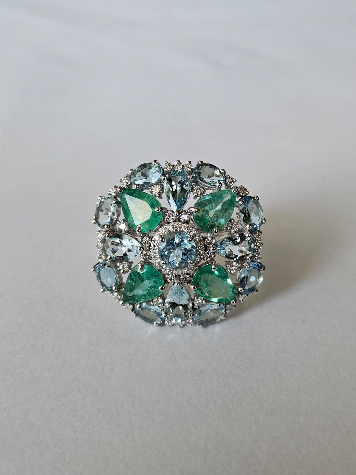 Set in 18K white Gold, Aquamarines, Colombian Emeralds & Diamonds Cocktail Ring In New Condition For Sale In Hong Kong, HK