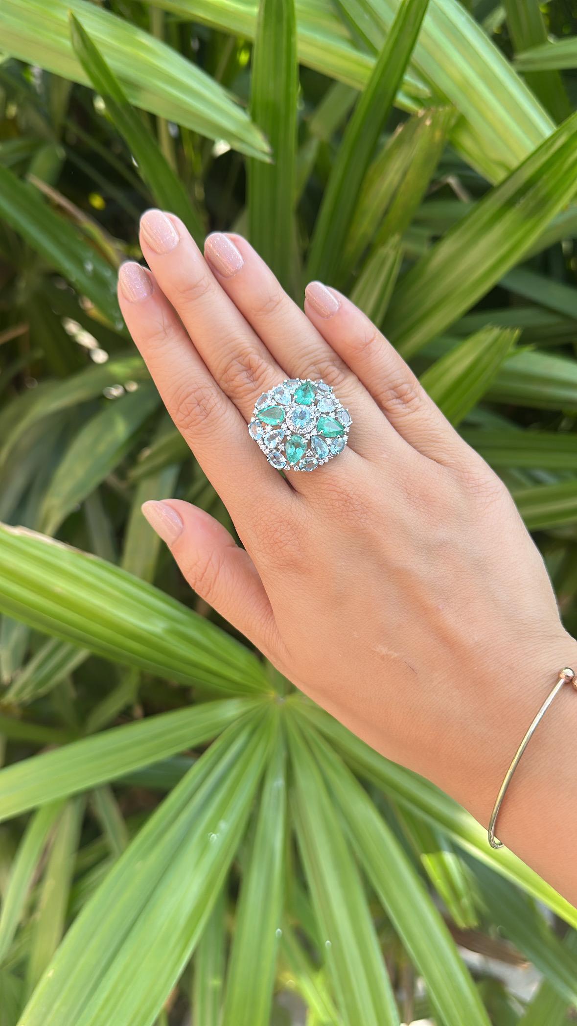 Set in 18K white Gold, Aquamarines, Colombian Emeralds & Diamonds Cocktail Ring For Sale 1