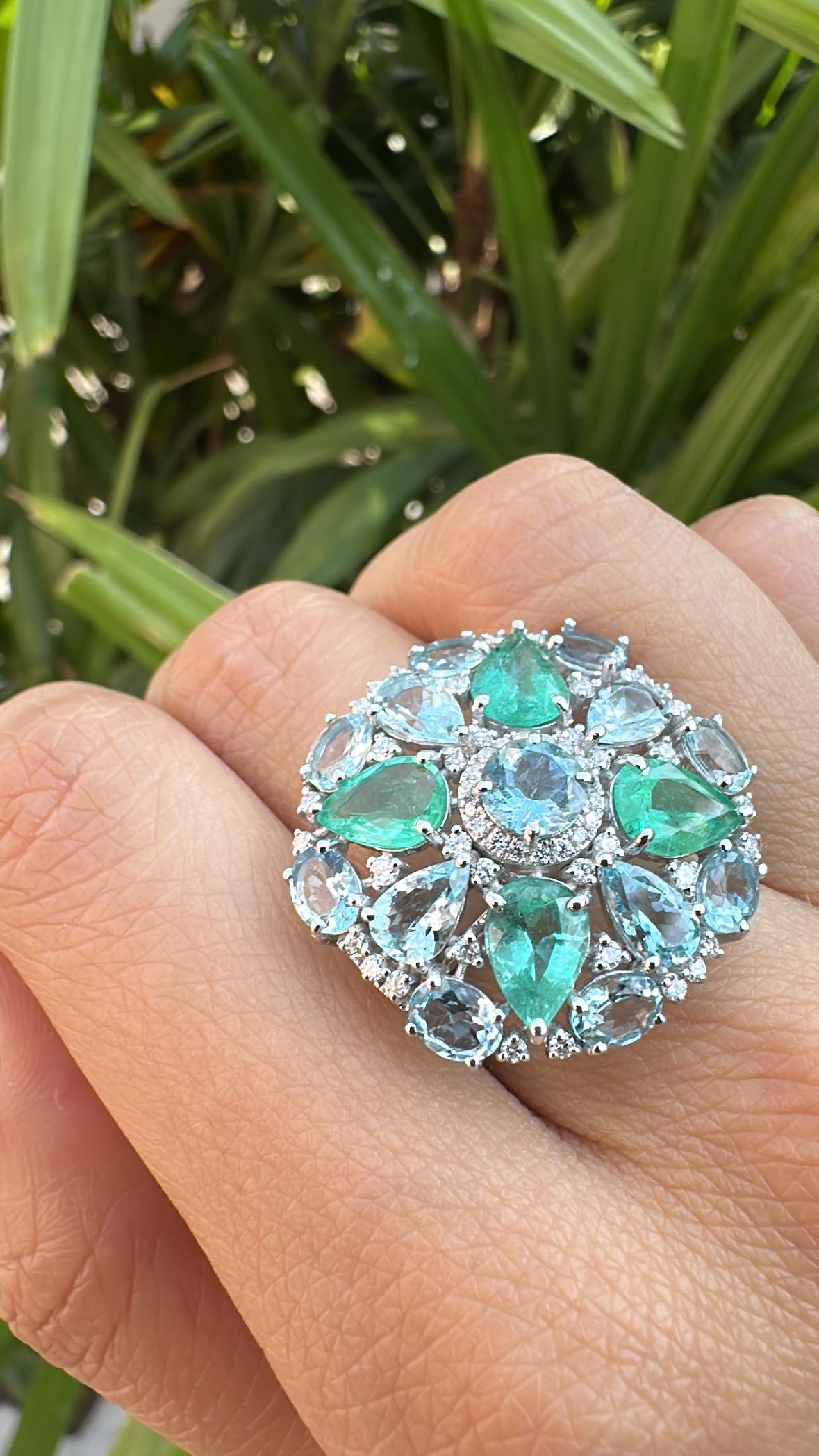 Set in 18K white Gold, Aquamarines, Colombian Emeralds & Diamonds Cocktail Ring For Sale 2