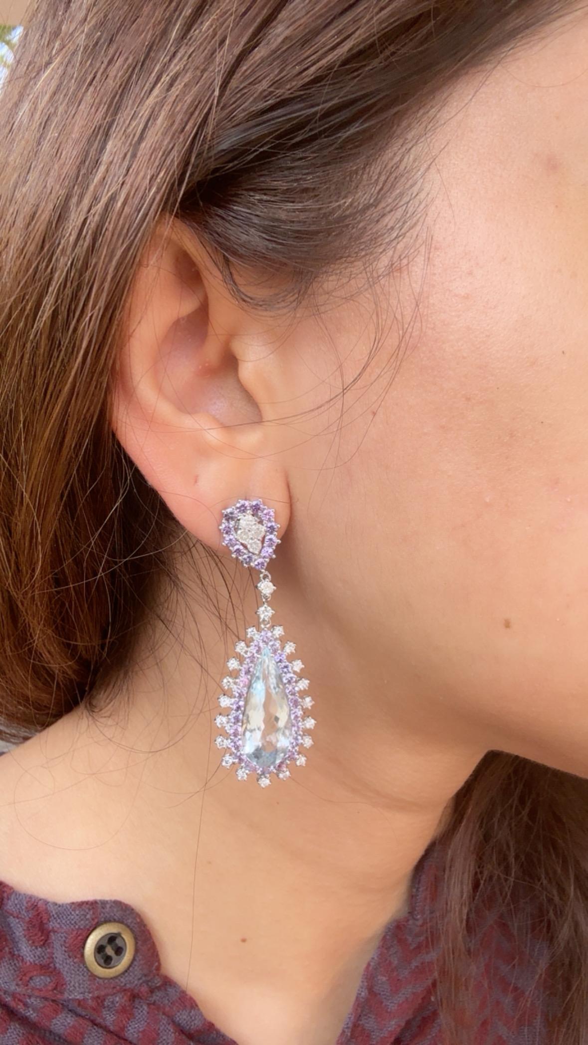 Orecchini pendenti in oro bianco 18 carati, acquamarine, zaffiri viola e diamanti in vendita 4