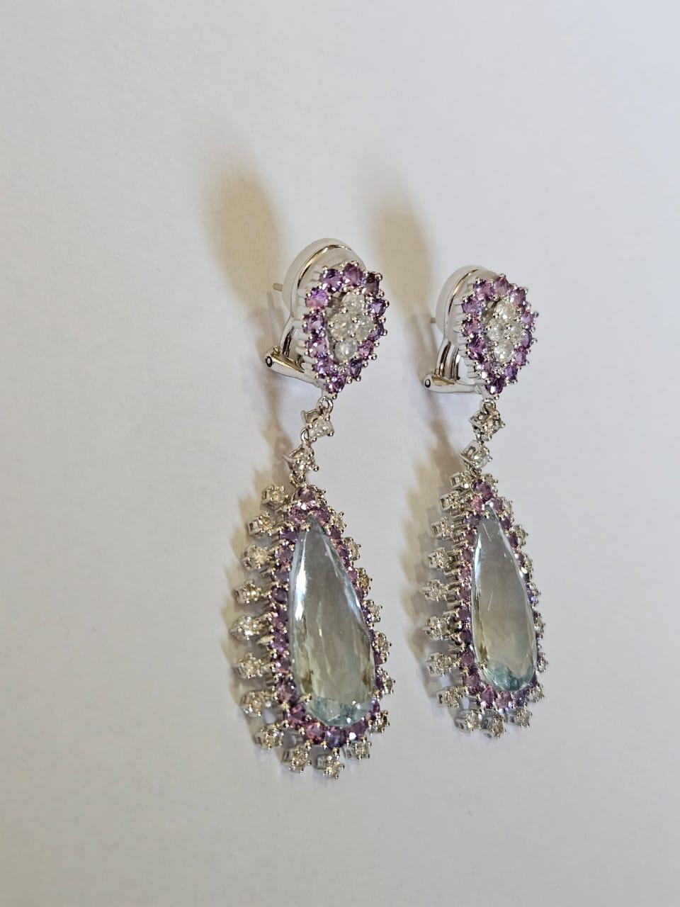 Taglio a goccia Orecchini pendenti in oro bianco 18 carati, acquamarine, zaffiri viola e diamanti in vendita