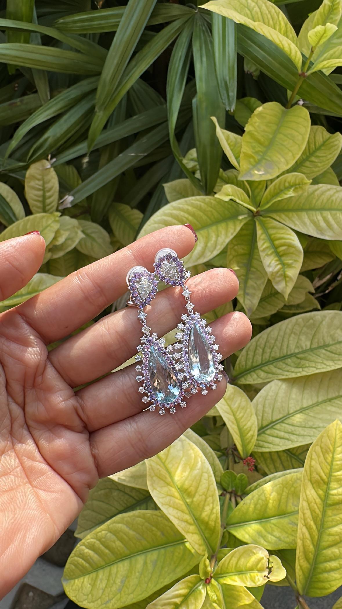 Orecchini pendenti in oro bianco 18 carati, acquamarine, zaffiri viola e diamanti in vendita 1