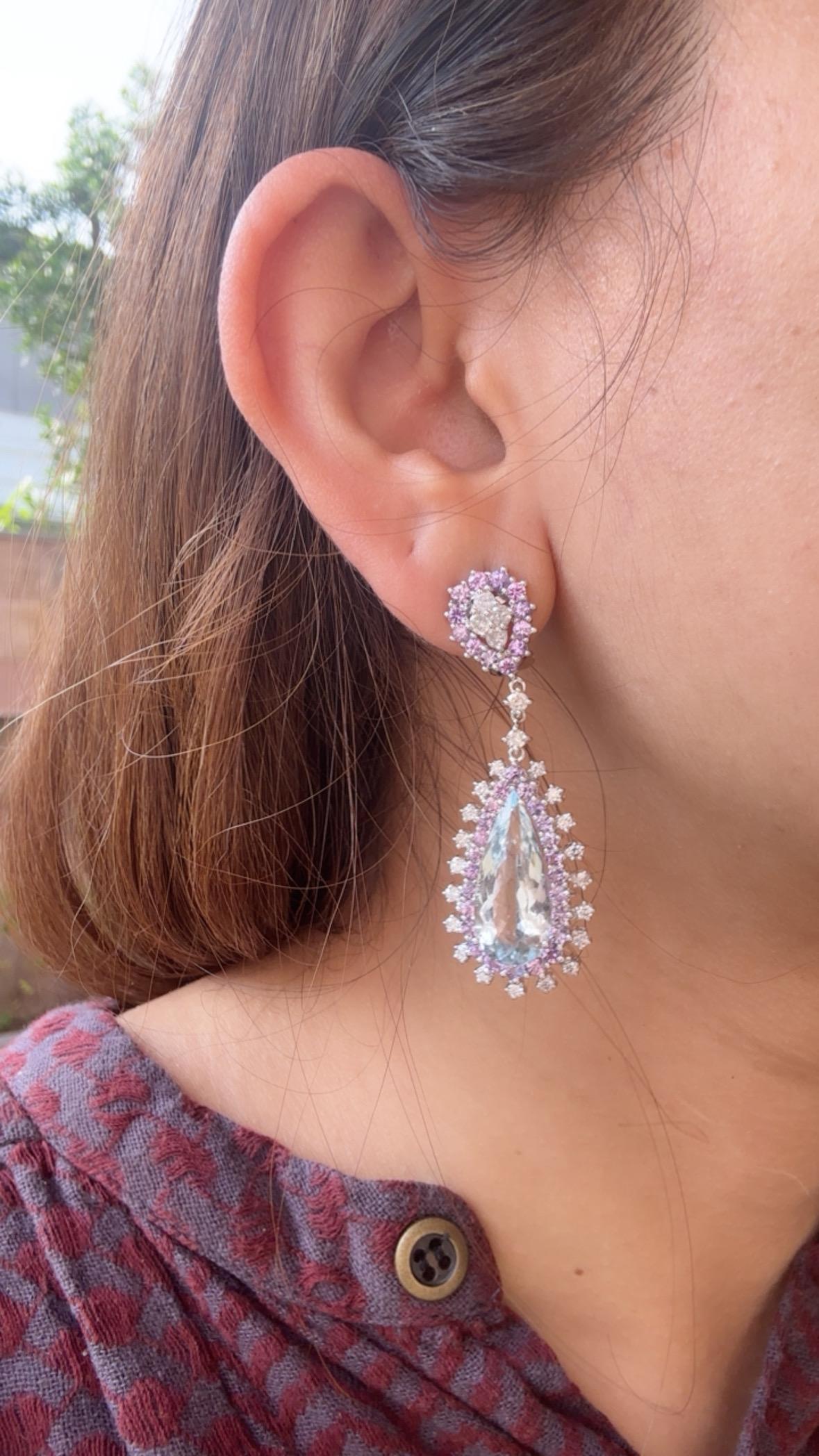Orecchini pendenti in oro bianco 18 carati, acquamarine, zaffiri viola e diamanti in vendita 2