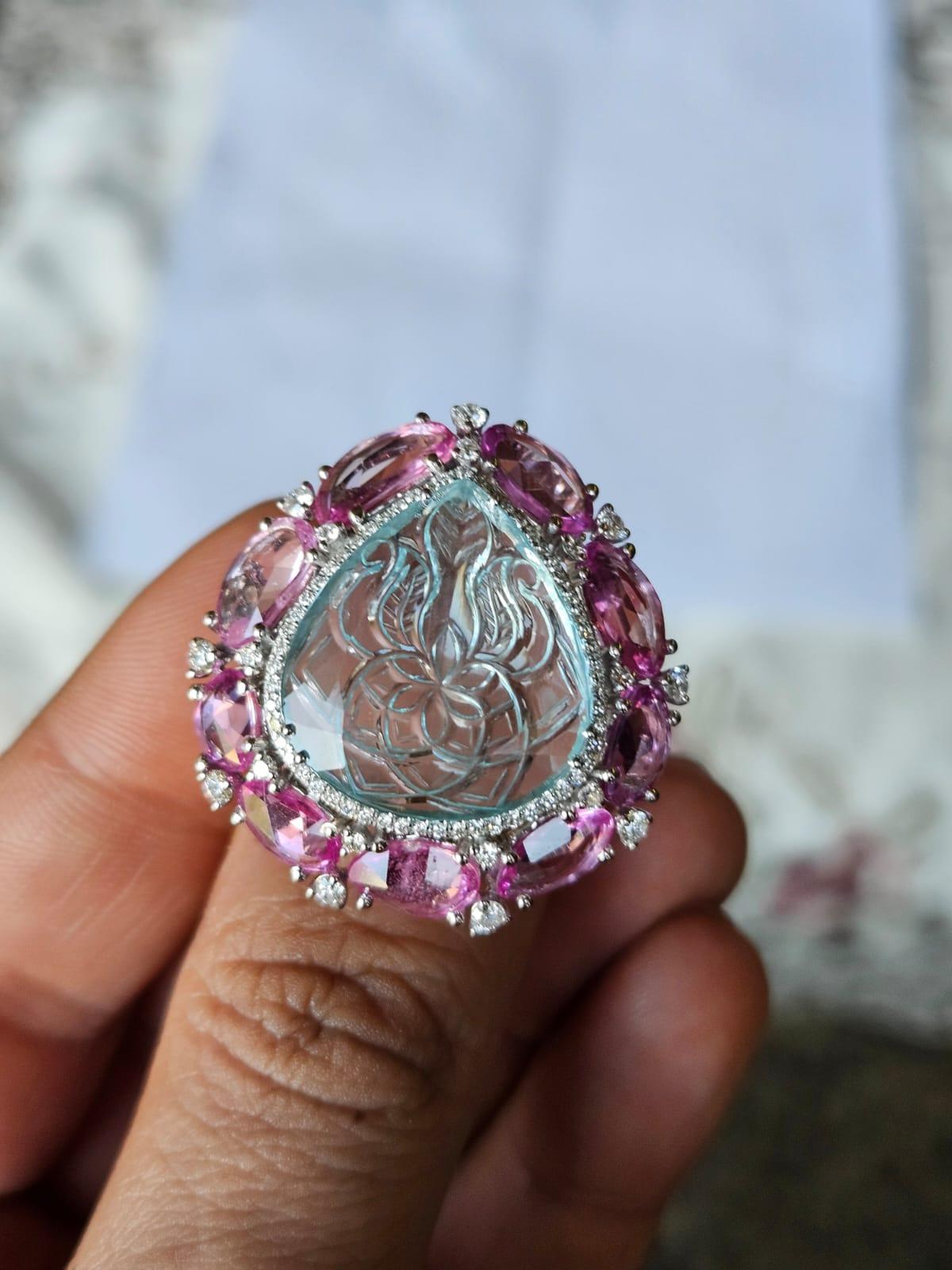 Anillo de Cóctel de Oro blanco de 18 quilates, Aguamarina tallada, Zafiros rosas y Diamantes Moderno en venta