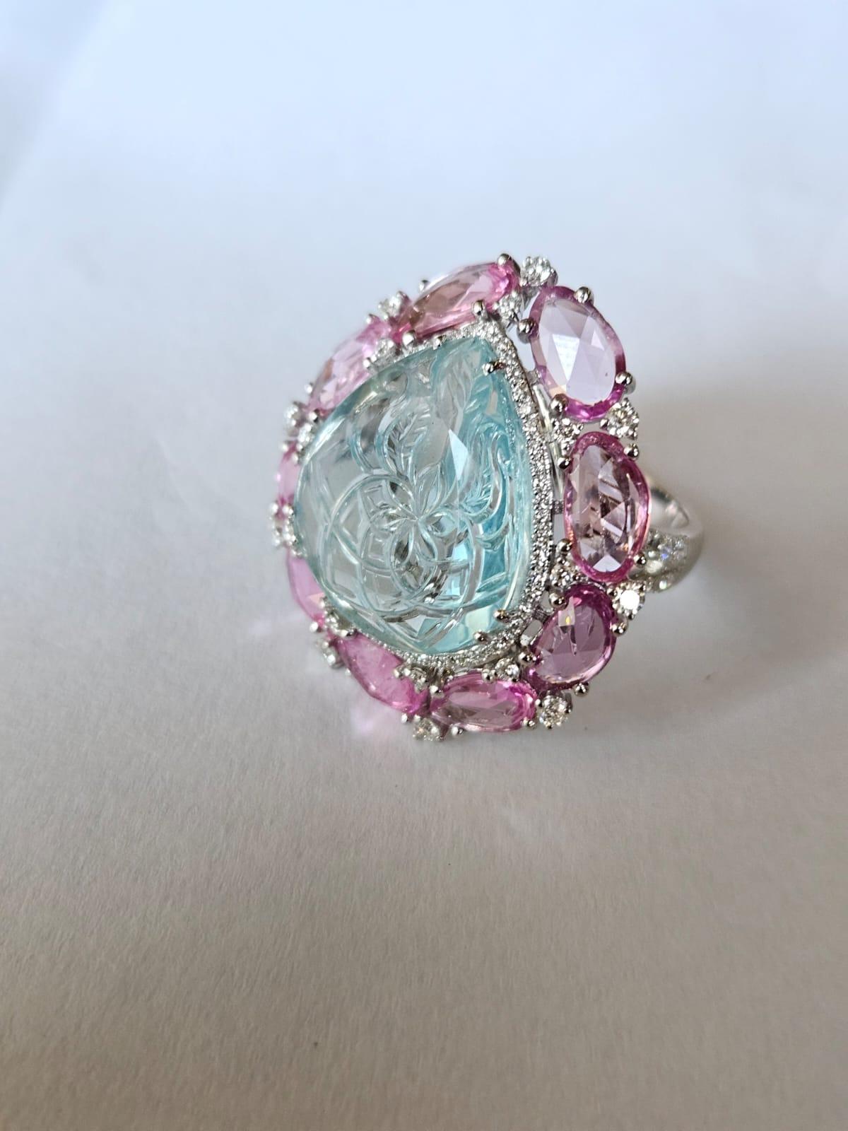Anillo de Cóctel de Oro blanco de 18 quilates, Aguamarina tallada, Zafiros rosas y Diamantes Corte rosa en venta