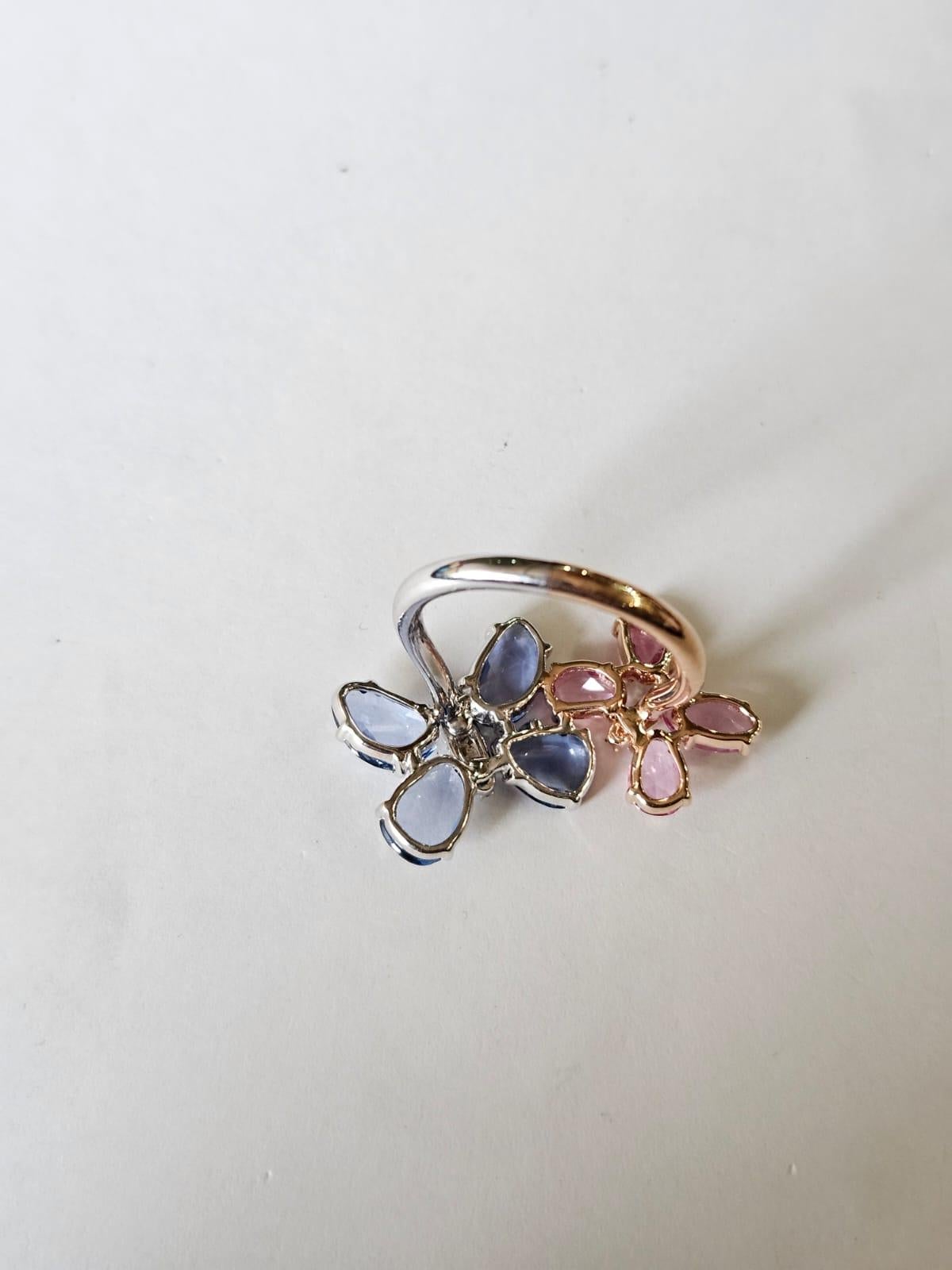 Moderne Bague de fiançailles en or blanc 18 carats, saphirs bleus et roses de Ceylan et diamants en vente