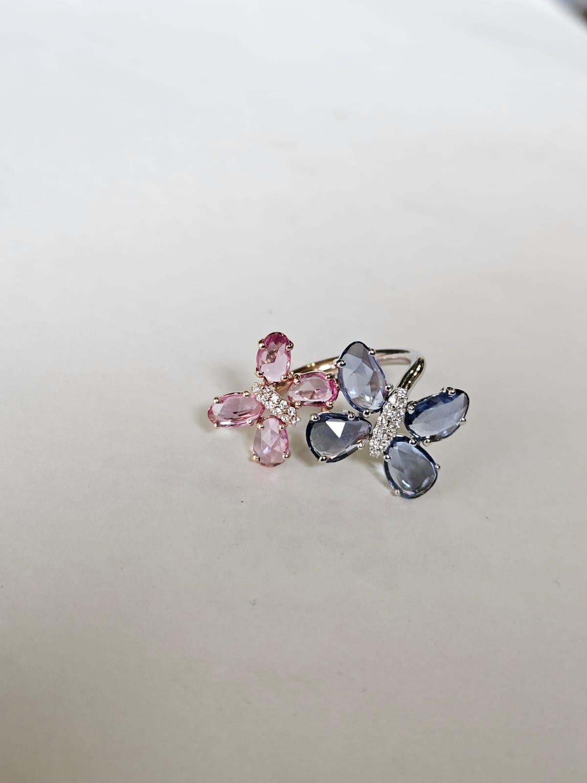 Bague de fiançailles en or blanc 18 carats, saphirs bleus et roses de Ceylan et diamants Neuf - En vente à Hong Kong, HK